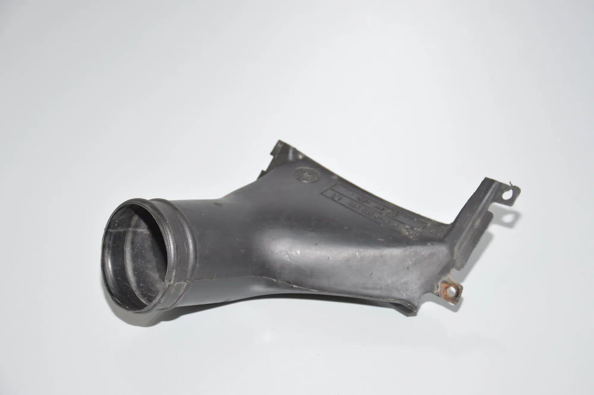 Air Intake Tube – OEM 8160855 · BMW 5 (E39) BMW 5 (E39) 520 d 2000