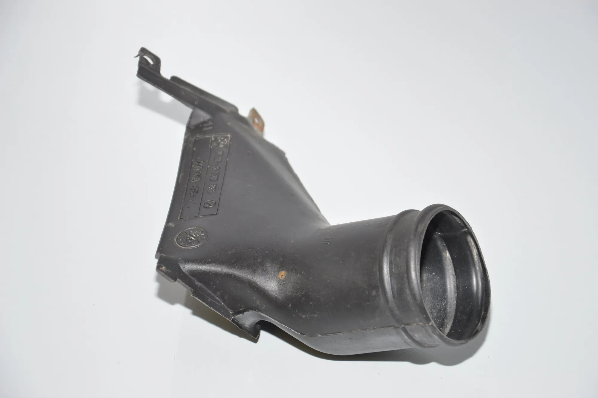 Air Intake Tube – OEM 8160855 · BMW 5 (E39) BMW 5 (E39) 520 d 2000 – 2