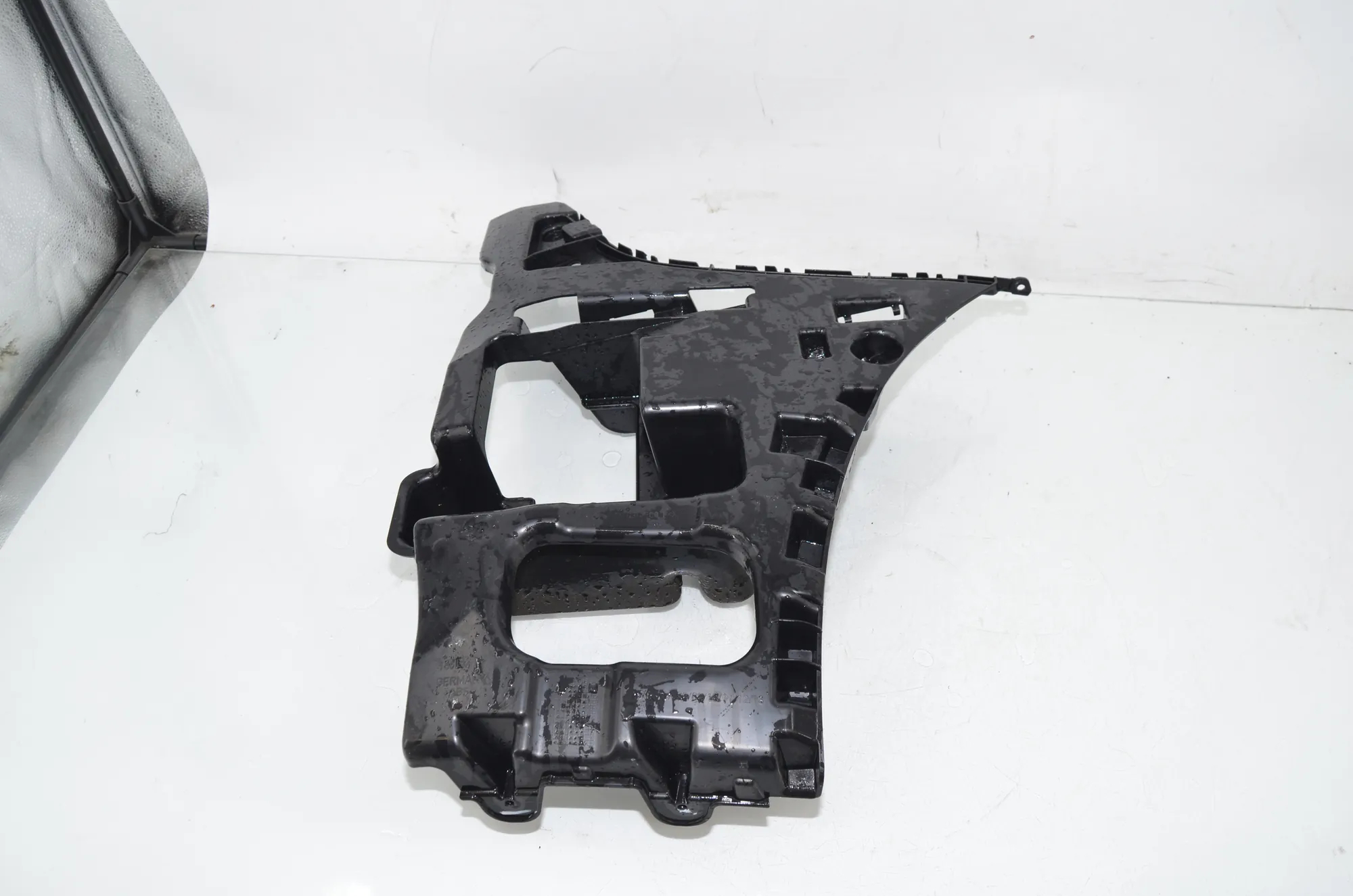 Rear Right Bumper Bracket – OEM 7318754 · BMW 2 Gran Tourer (F46) 216 i 2018