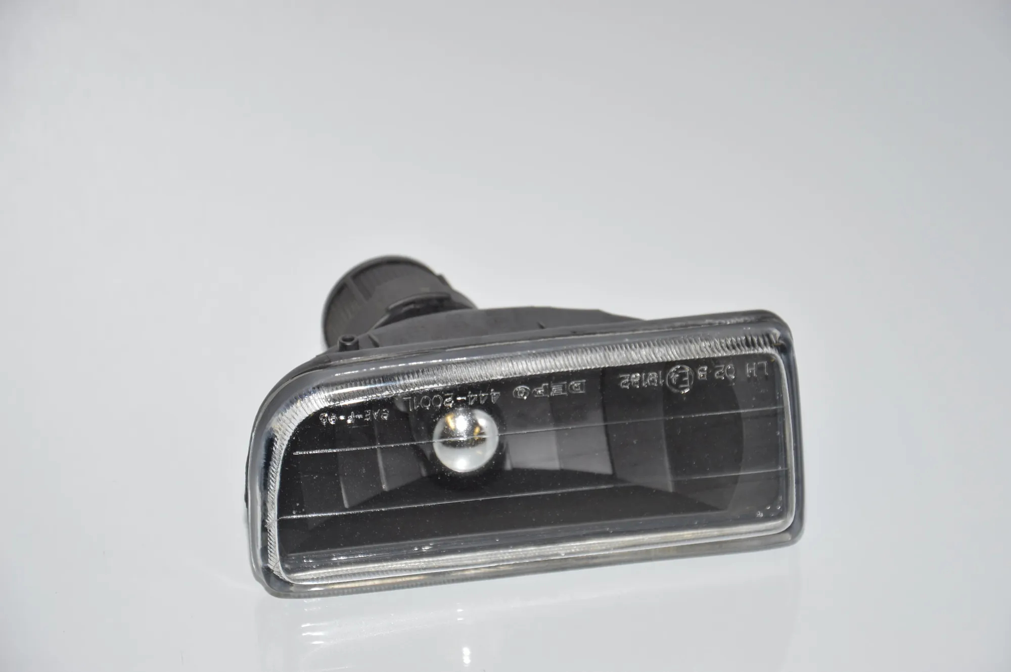 Front Left Fog Light – OEM 03-444-2001LX · BMW 3 (E36) BMW 3 (E36) 318 is 1995 – 2