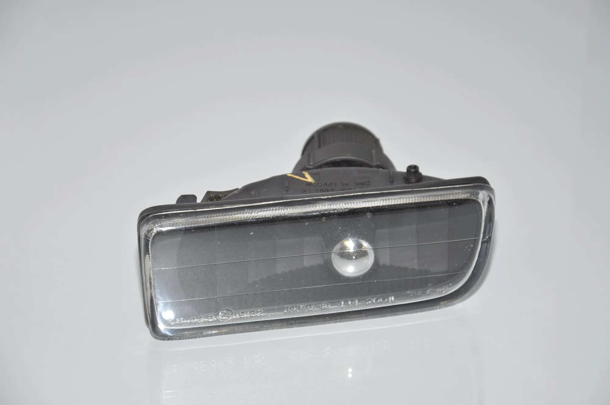 Front Left Fog Light – OEM 03-444-2001LX · BMW 3 (E36) BMW 3 (E36) 318 is 1995