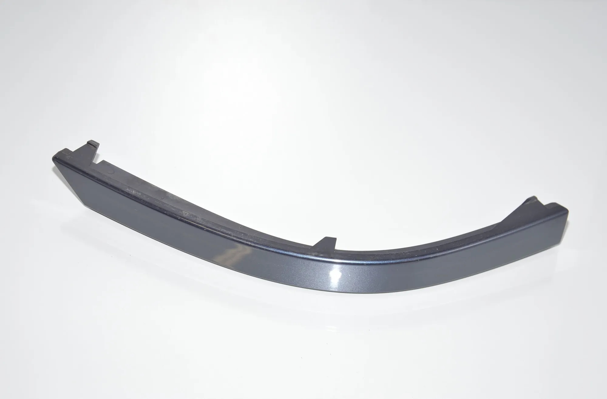 Rear Left Bumper Molding – OEM 7012287 · BMW 7 (E65, E66, E67) BMW 7 (E65, E66, E67) 745 i, Li 2003