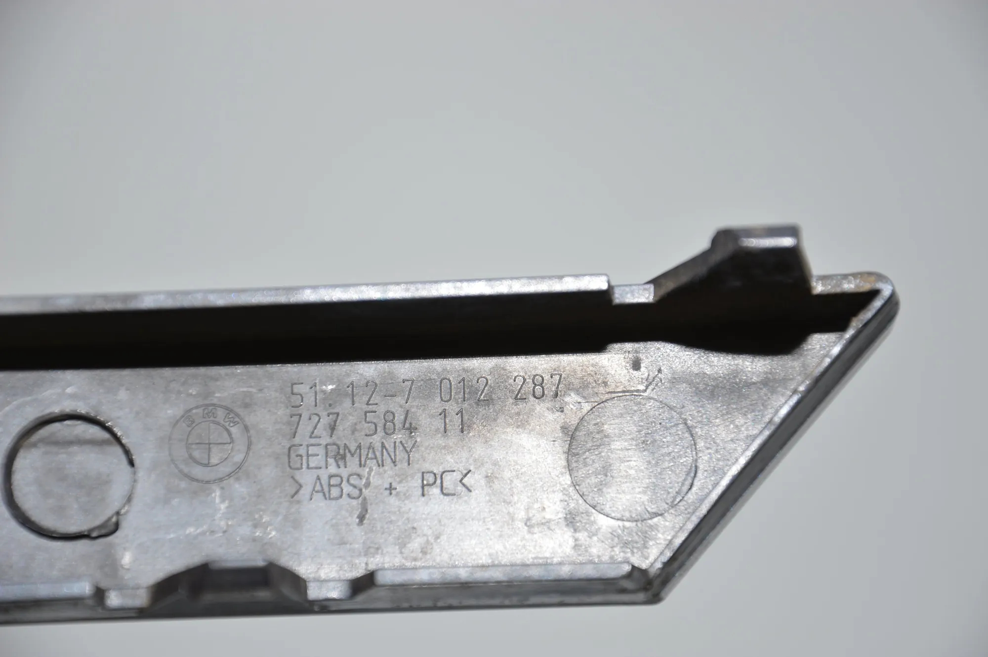 Rear Left Bumper Molding – OEM 7012287 · BMW 7 (E65, E66, E67) BMW 7 (E65, E66, E67) 745 i, Li 2003 – 5