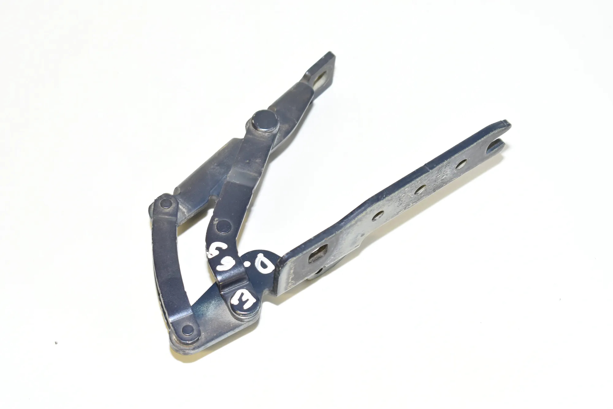 Front Right Bonnet Hinge – OEM 8240334 · BMW 7 (E65, E66, E67) BMW 7 (E65, E66, E67) 730 d 2004 – 2