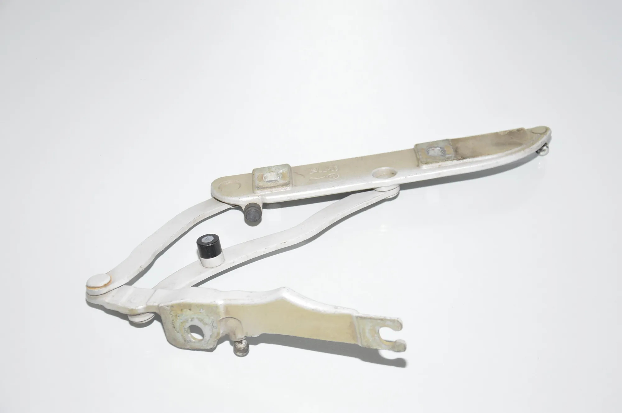 Right Side Bootlid Hinge – OEM 8220074 · BMW 3 Coupe (E46) BMW 3 Coupe (E46) 320 Cd 2006