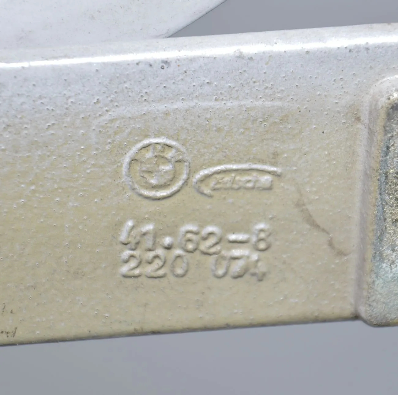 Right Side Bootlid Hinge – OEM 8220074 · BMW 3 Coupe (E46) BMW 3 Coupe (E46) 320 Cd 2006 – 5