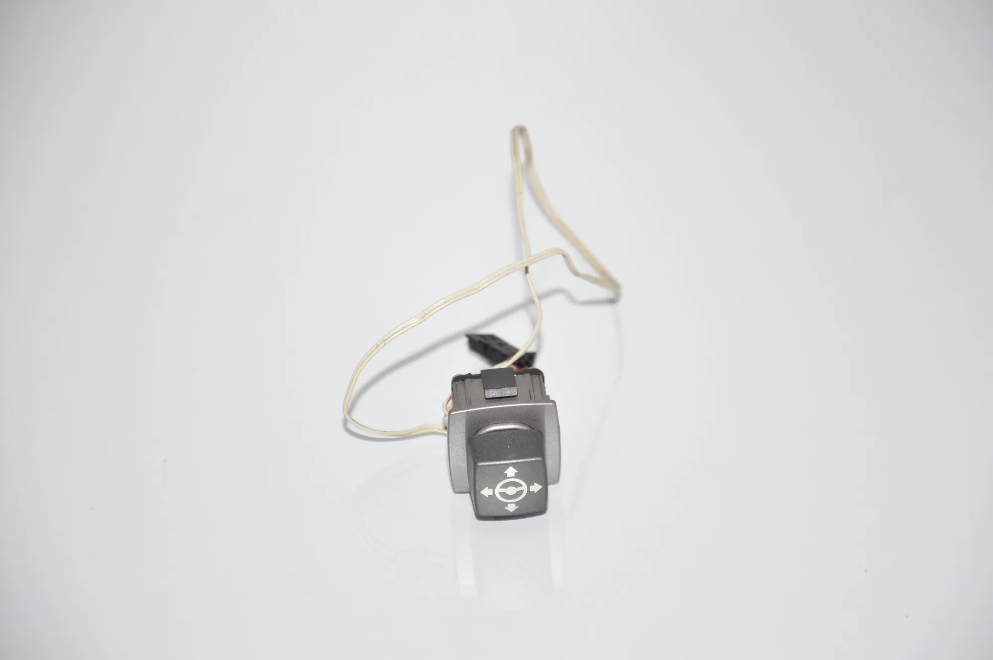 Steering Wheel Adjustment Switch – OEM 6911536 · BMW 7 (E65, E66, E67) BMW 7 (E65, E66, E67) 730 d 2002