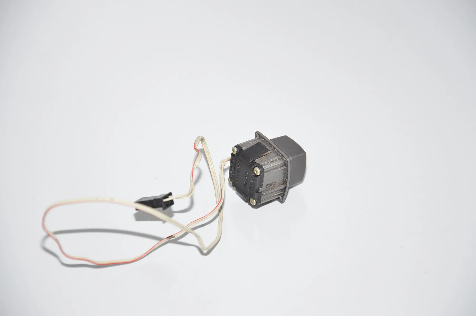 Steering Wheel Adjustment Switch – OEM 6911536 · BMW 7 (E65, E66, E67) BMW 7 (E65, E66, E67) 730 d 2002 – 5