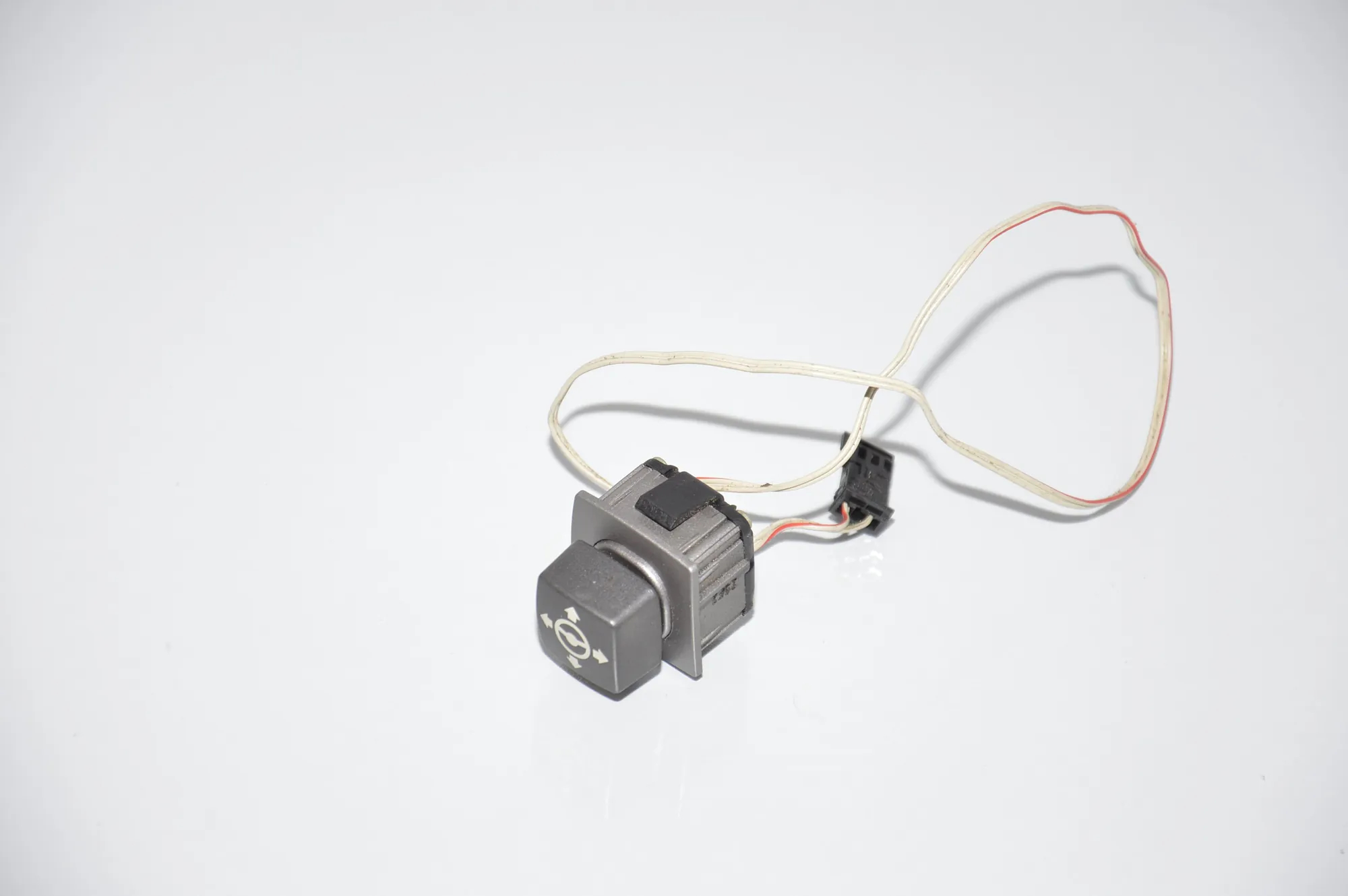 Steering Wheel Adjustment Switch – OEM 6911536 · BMW 7 (E65, E66, E67) BMW 7 (E65, E66, E67) 730 d 2002 – 2