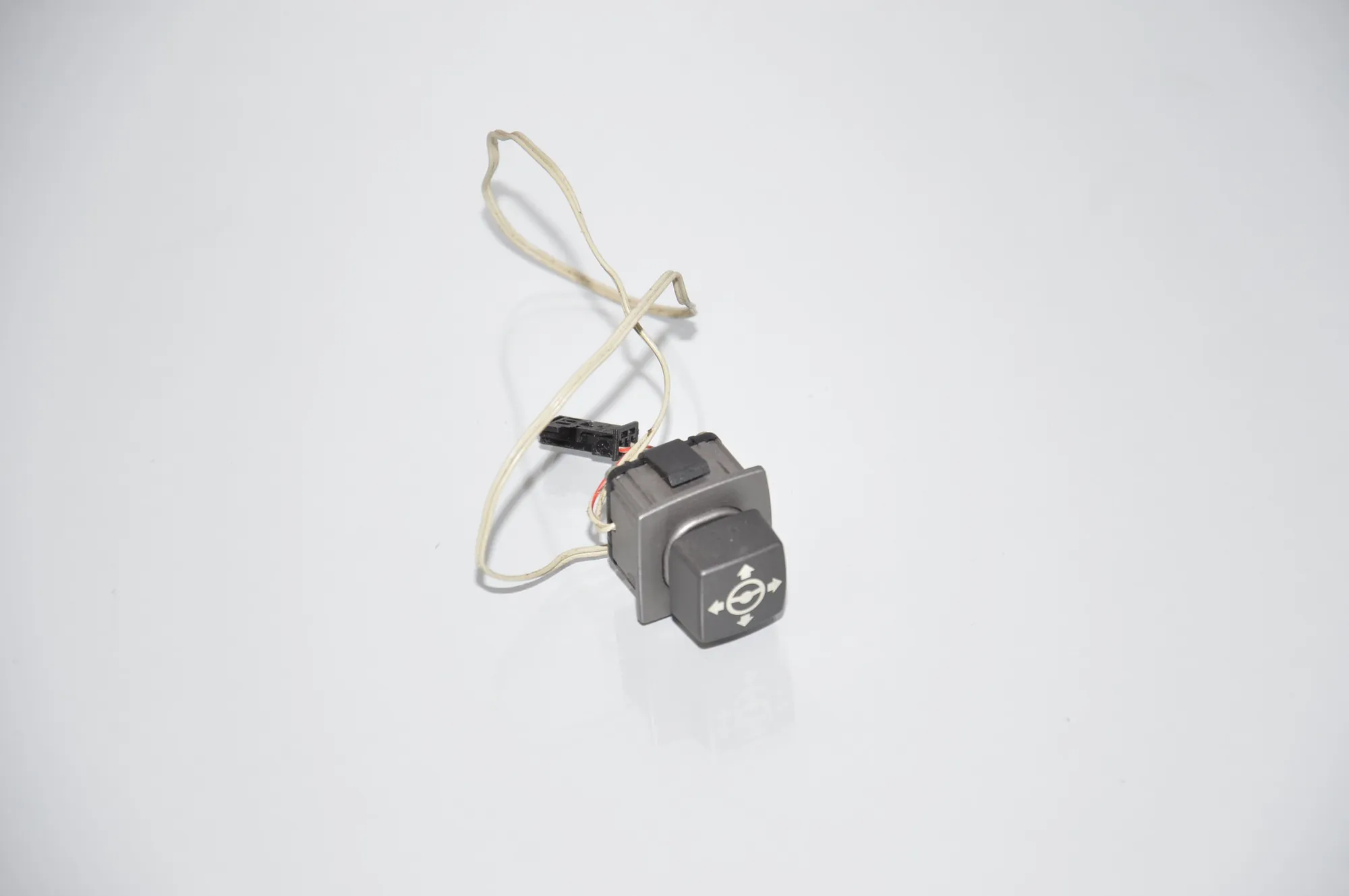 Steering Wheel Adjustment Switch – OEM 6911536 · BMW 7 (E65, E66, E67) BMW 7 (E65, E66, E67) 730 d 2002 – 3