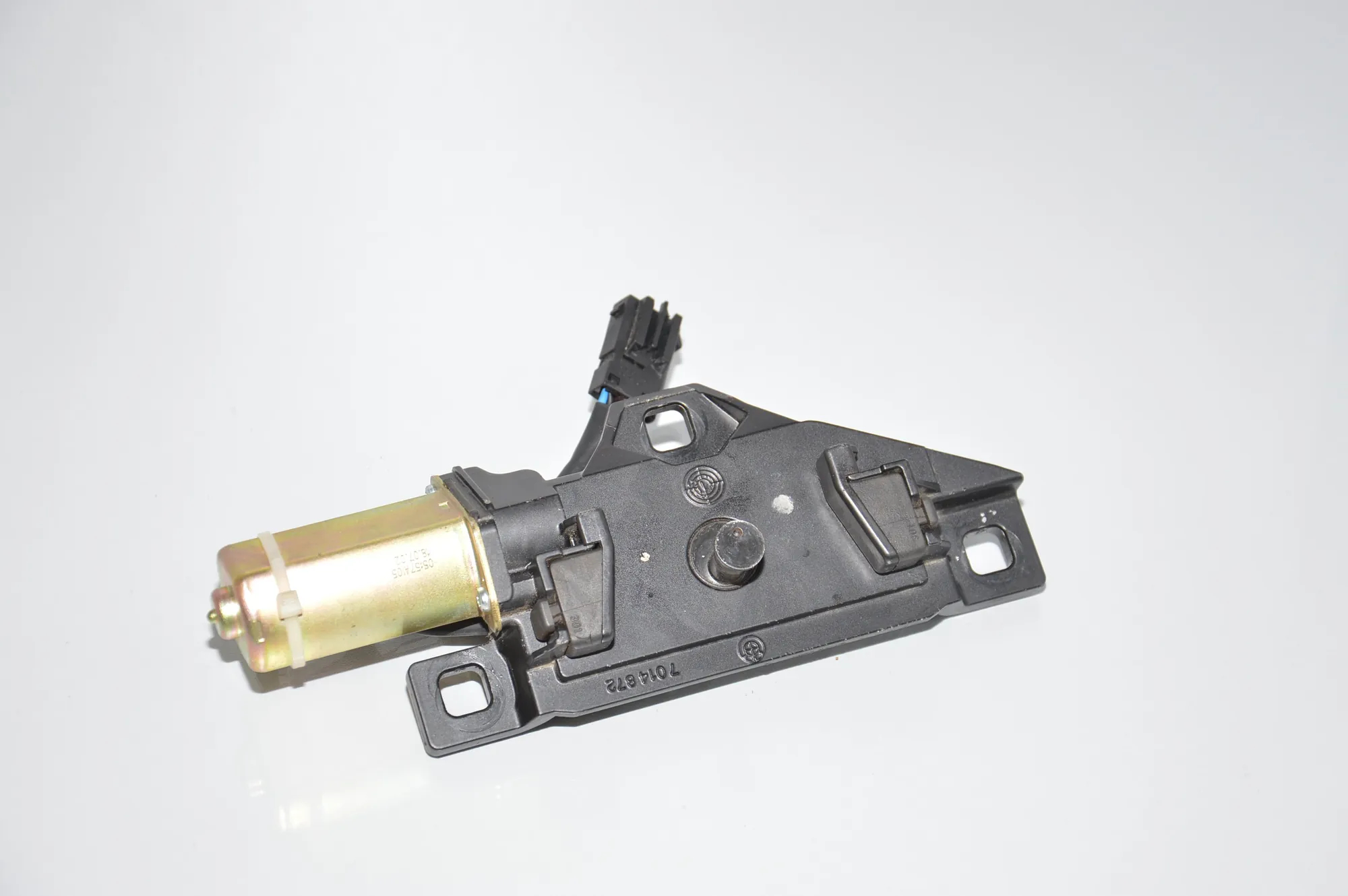 Tailgate Boot Lock – OEM 7014872 · BMW 7 (E65, E66, E67) BMW 7 (E65, E66, E67) 735 i, Li 2002 – 3