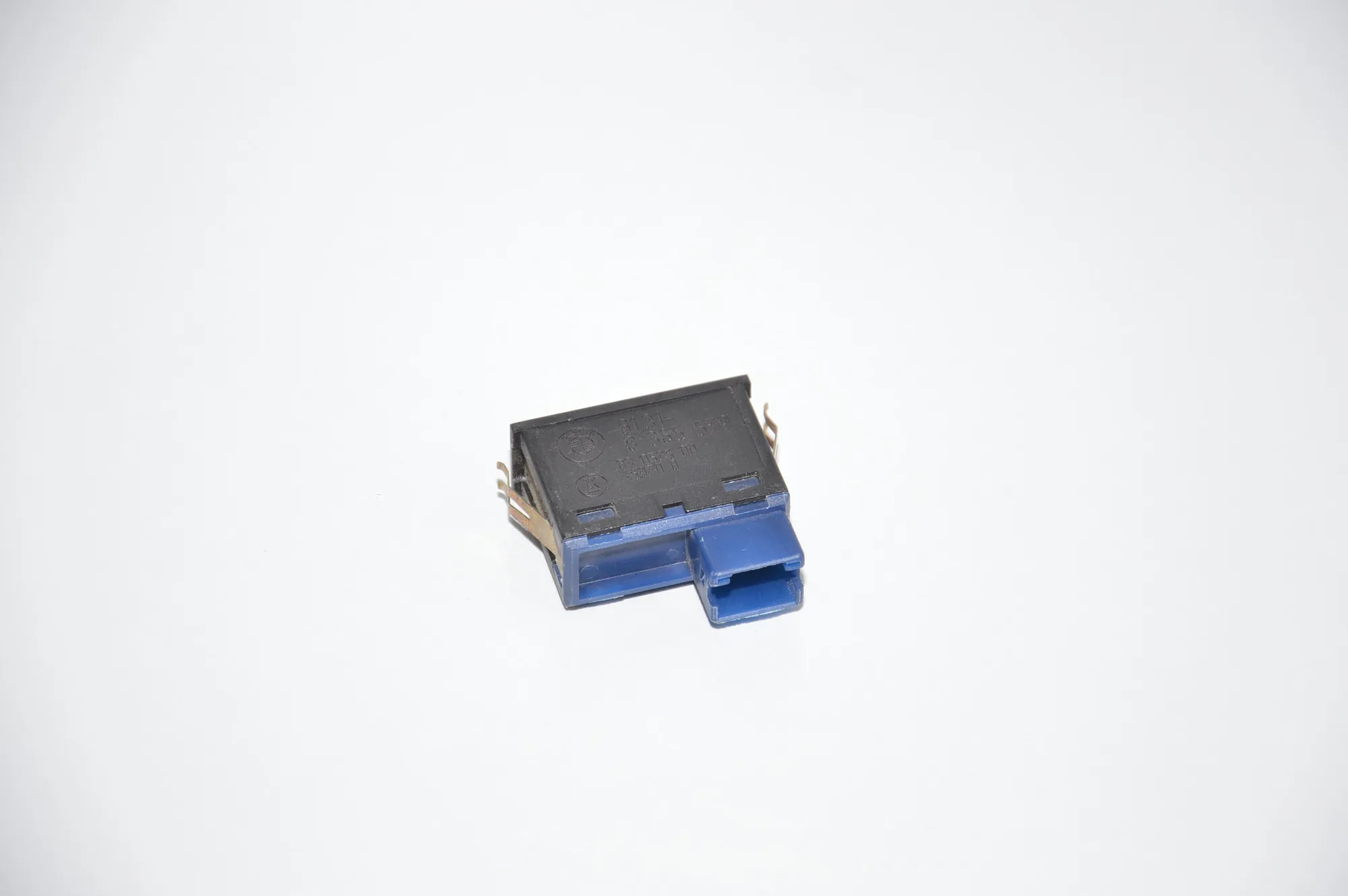 Tailgate Open Switch – OEM 8365579 · BMW 7 (E38) BMW 7 (E38) 725 tds 1998 – 2