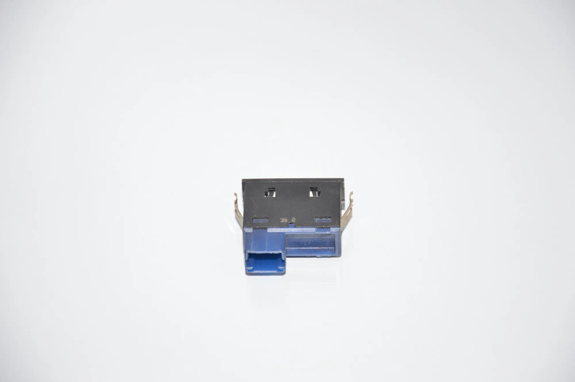 Tailgate Open Switch – OEM 8365579 · BMW 7 (E38) BMW 7 (E38) 725 tds 1998 – 3