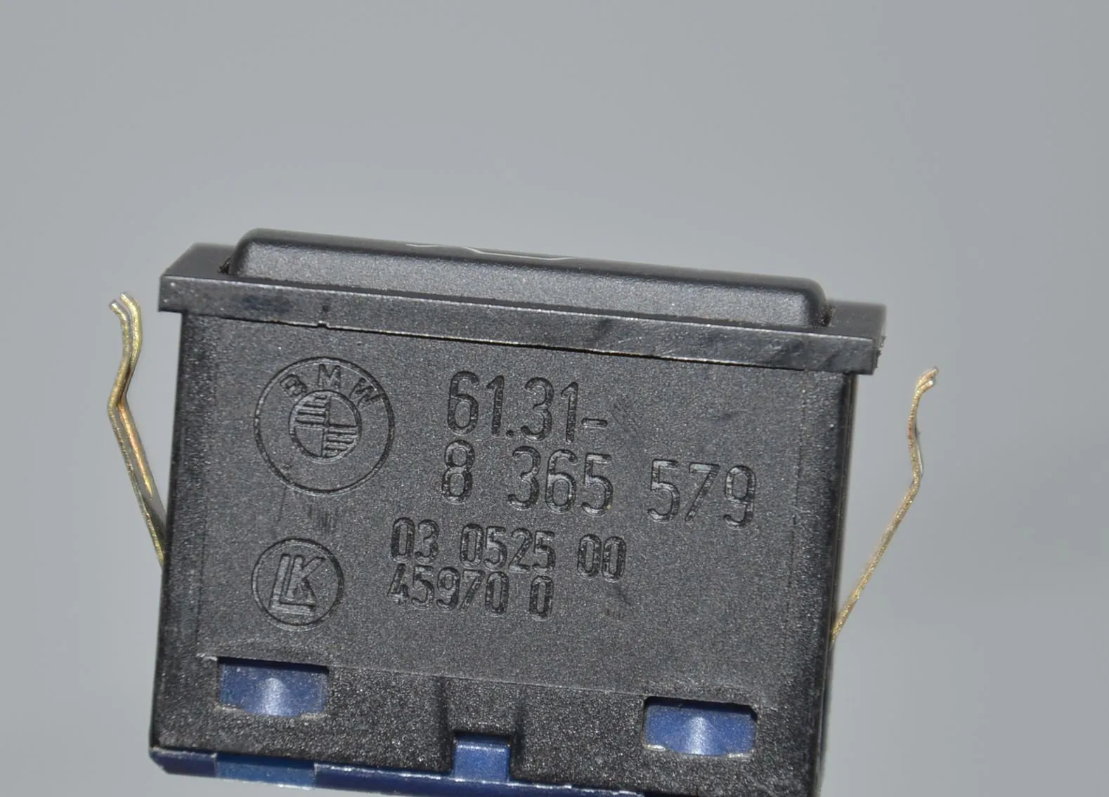 Tailgate Open Switch – OEM 8365579 · BMW 7 (E38) BMW 7 (E38) 725 tds 1998 – 4