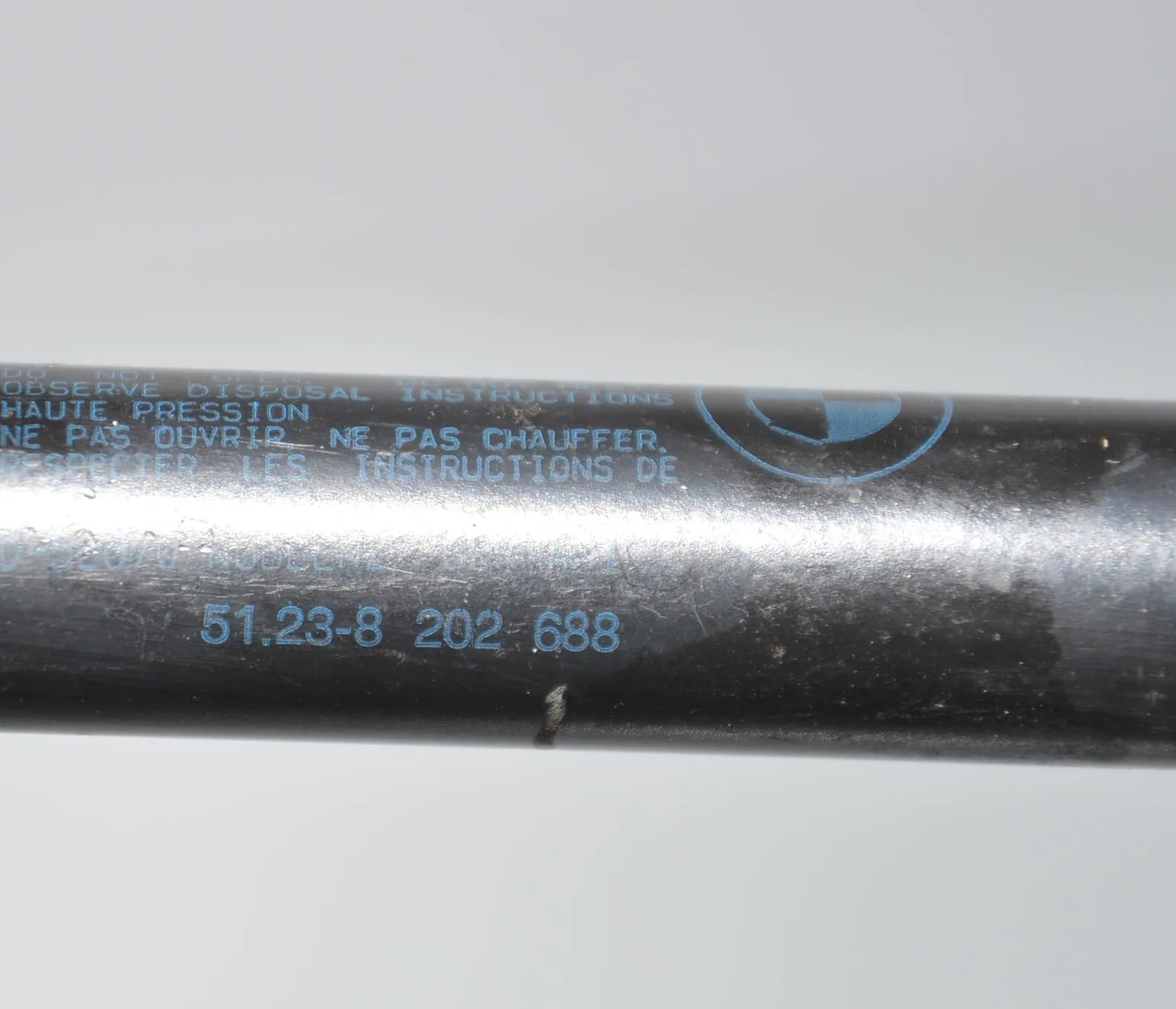 Front Left Bonnet Strut – OEM 8202688 · BMW 3 Coupe (E46) BMW 3 Coupe (E46) 316 Ci 2000 – 4