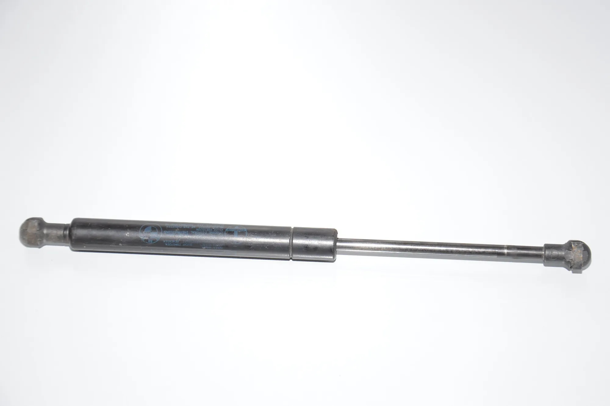 Front Left Bonnet Strut – OEM 8202688 · BMW 3 Coupe (E46) BMW 3 Coupe (E46) 316 Ci 2000 – 3