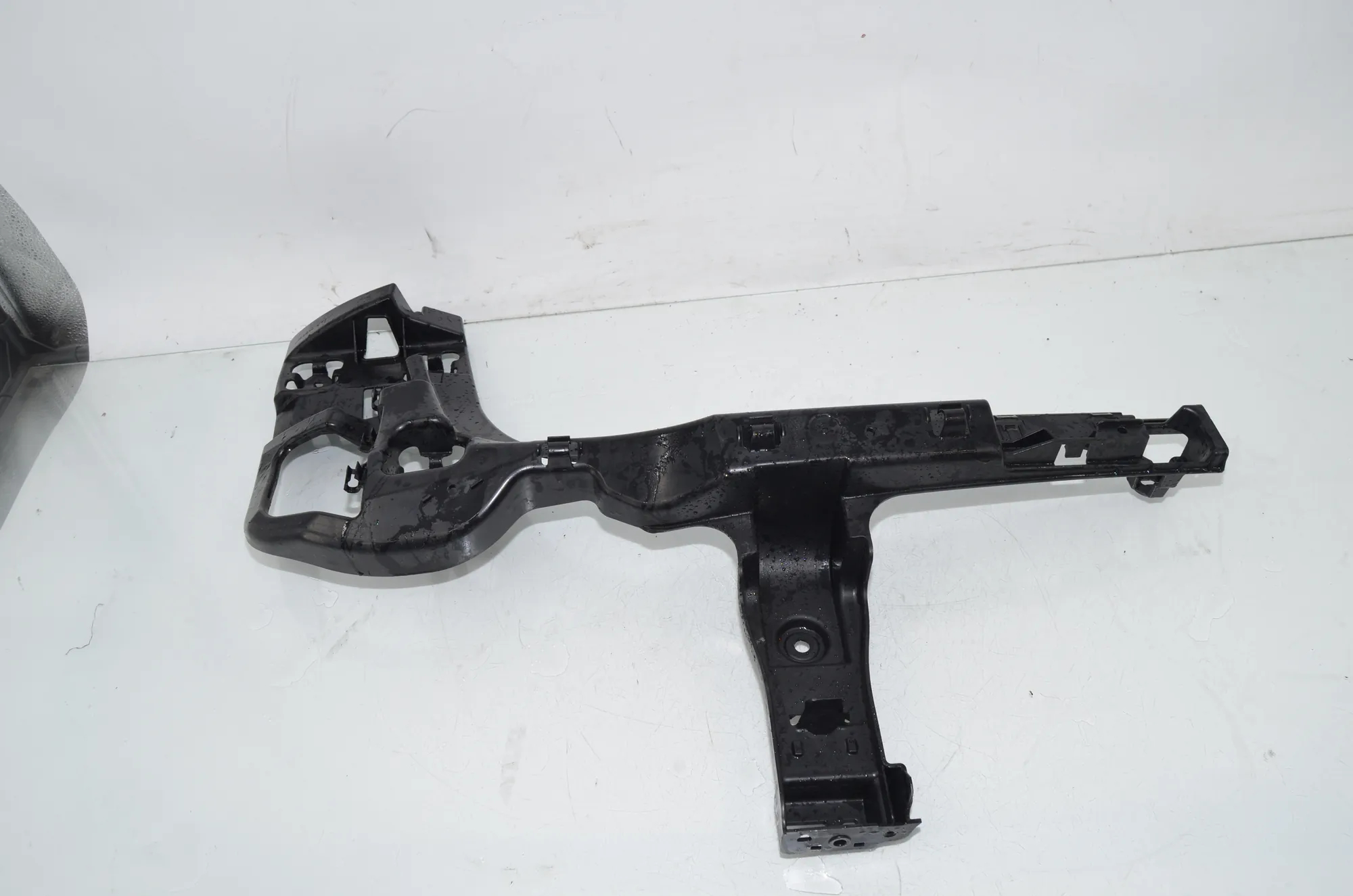 Rear Left Bumper Bracket – OEM 7387277 · BMW 2 Gran Tourer (F46) 216 i 2018