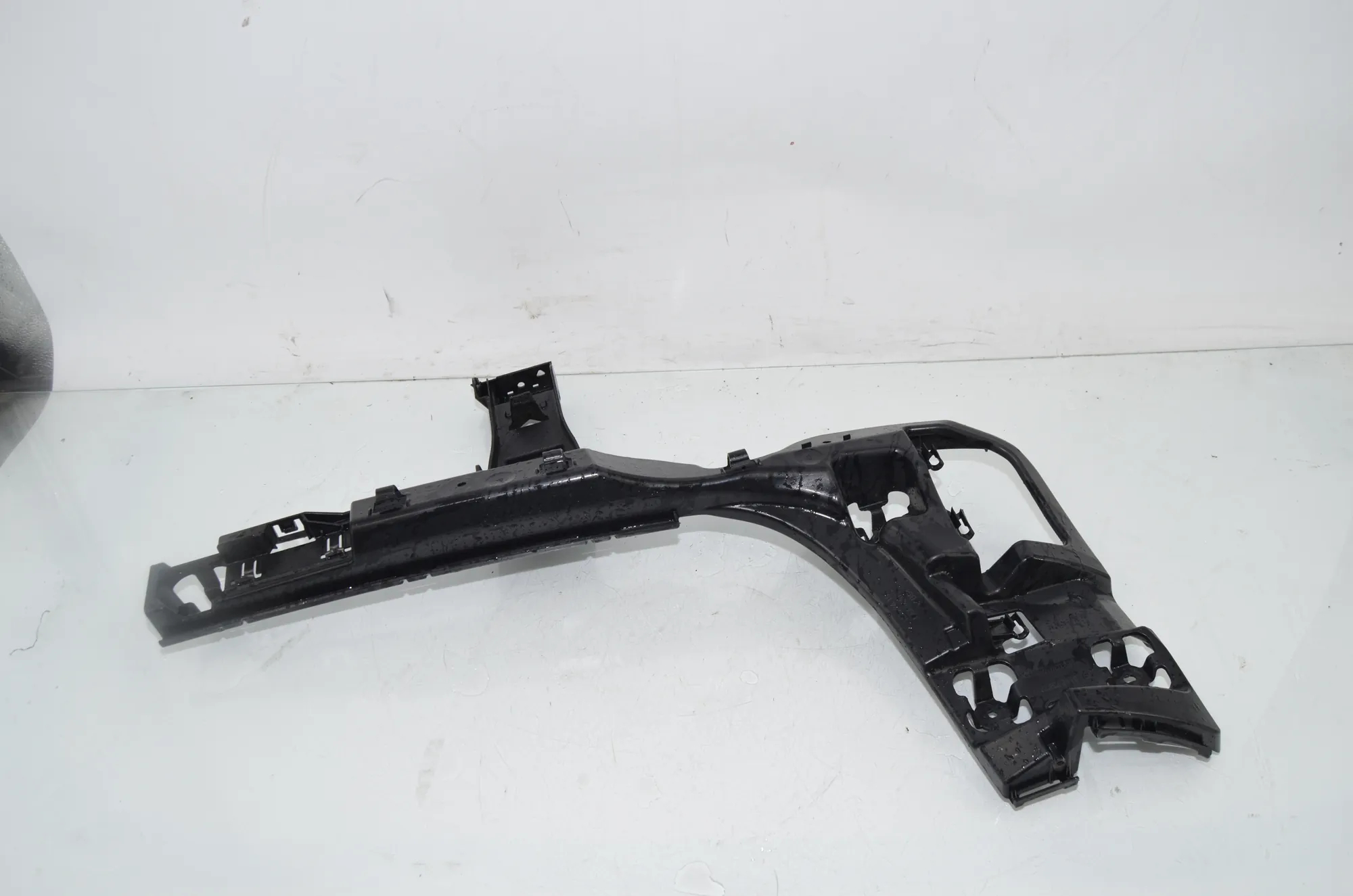 Rear Left Bumper Bracket – OEM 7387277 · BMW 2 Gran Tourer (F46) 216 i 2018 – 2