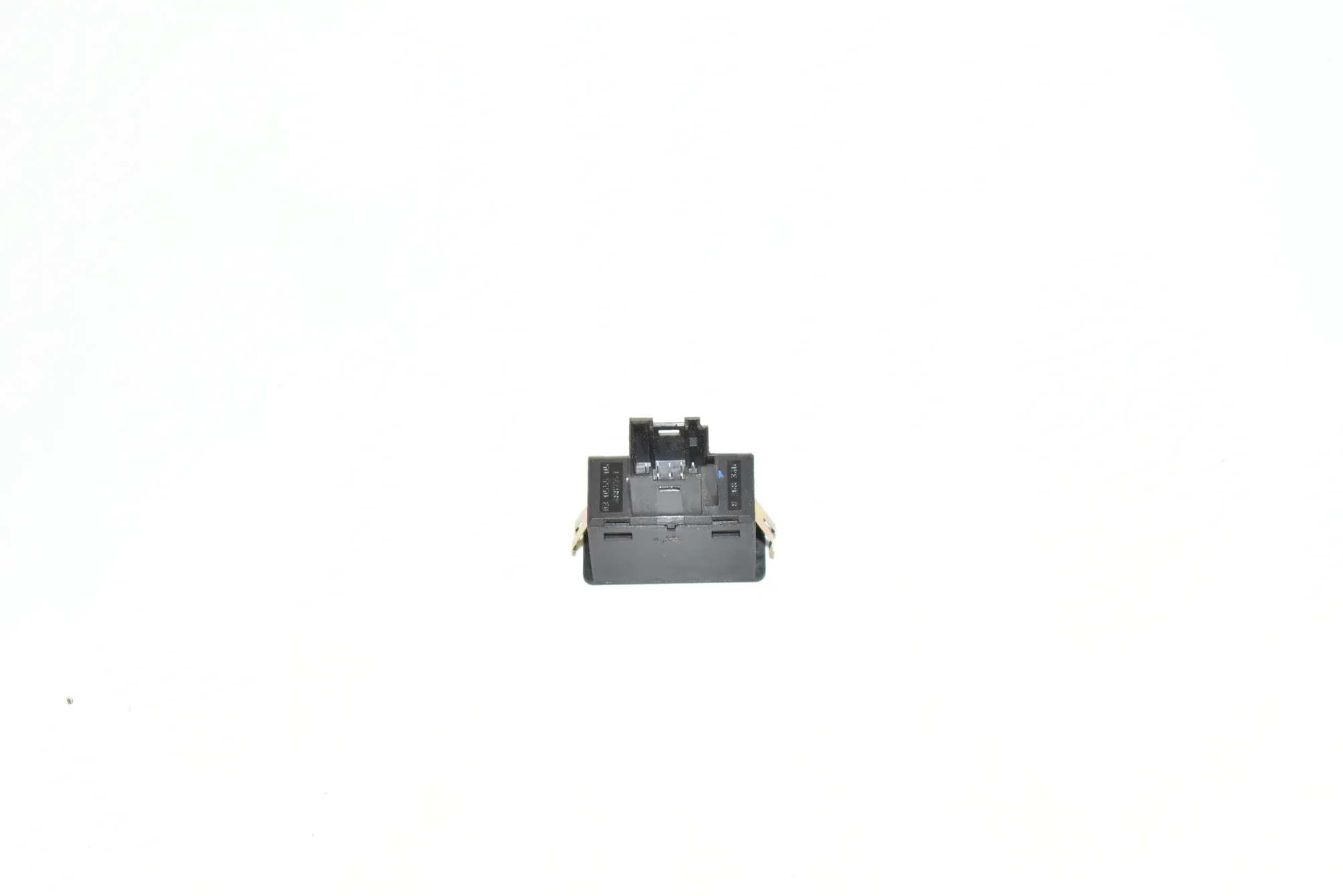 USB/AUX-In Socket Port – OEM 8368346 · BMW X5 (E53) BMW X5 (E53) 3.0 d 2004 – 3