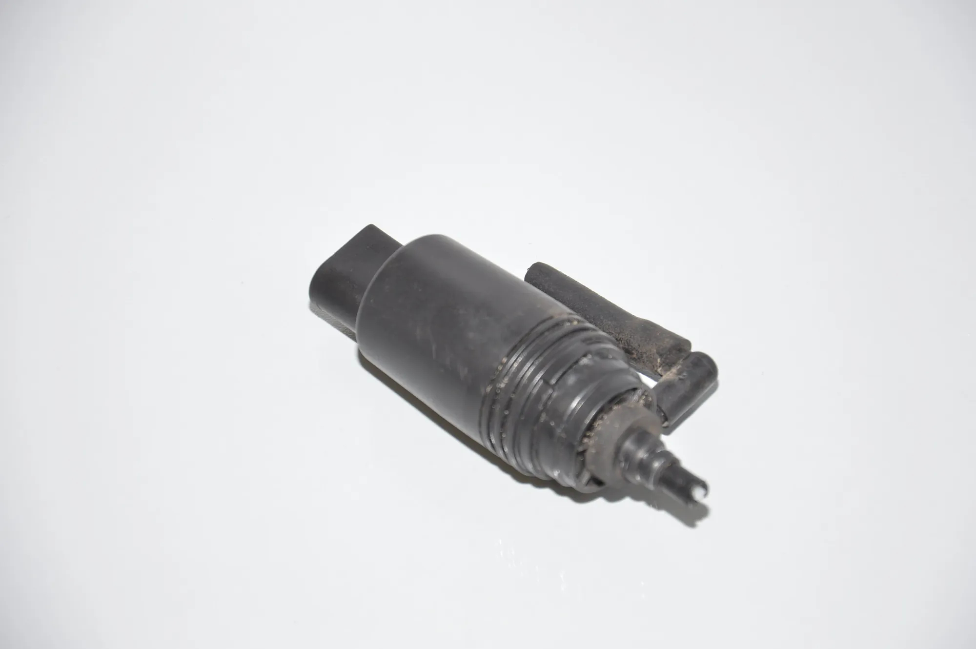 Washer Tank Motor – OEM 8377612 · BMW Z8 Roadster (E52) BMW Z8 Roadster (E52) 4.9 2000 – 2