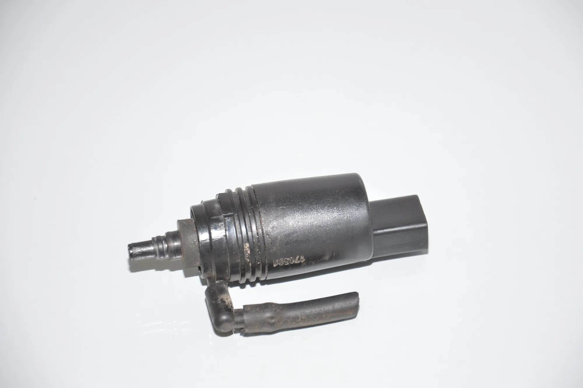 Washer Tank Motor – OEM 8377612 · BMW Z8 Roadster (E52) BMW Z8 Roadster (E52) 4.9 2000