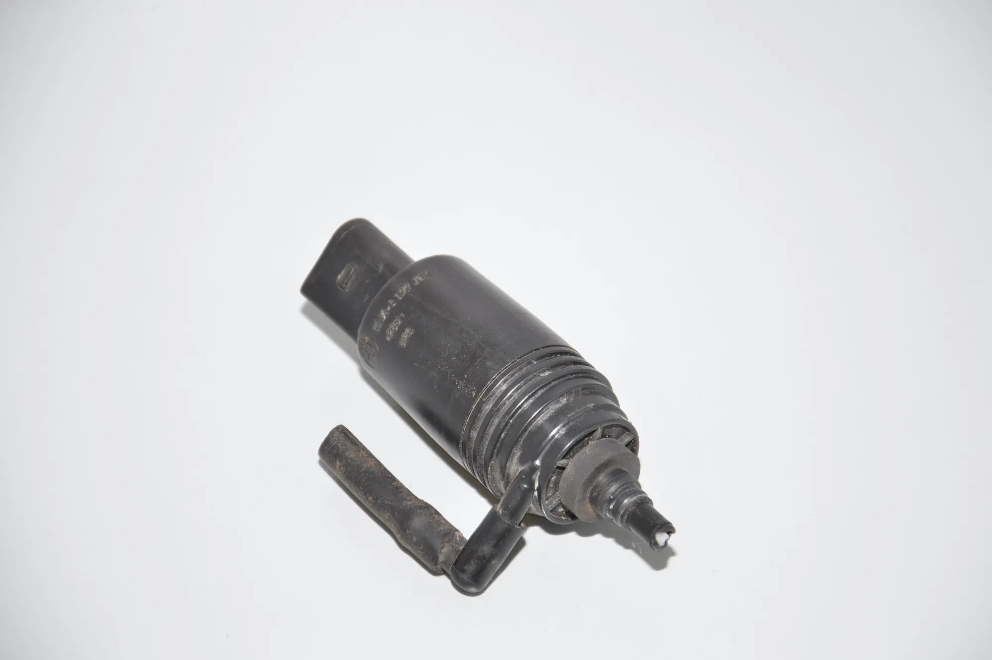 Washer Tank Motor – OEM 8377612 · BMW Z8 Roadster (E52) BMW Z8 Roadster (E52) 4.9 2000 – 4