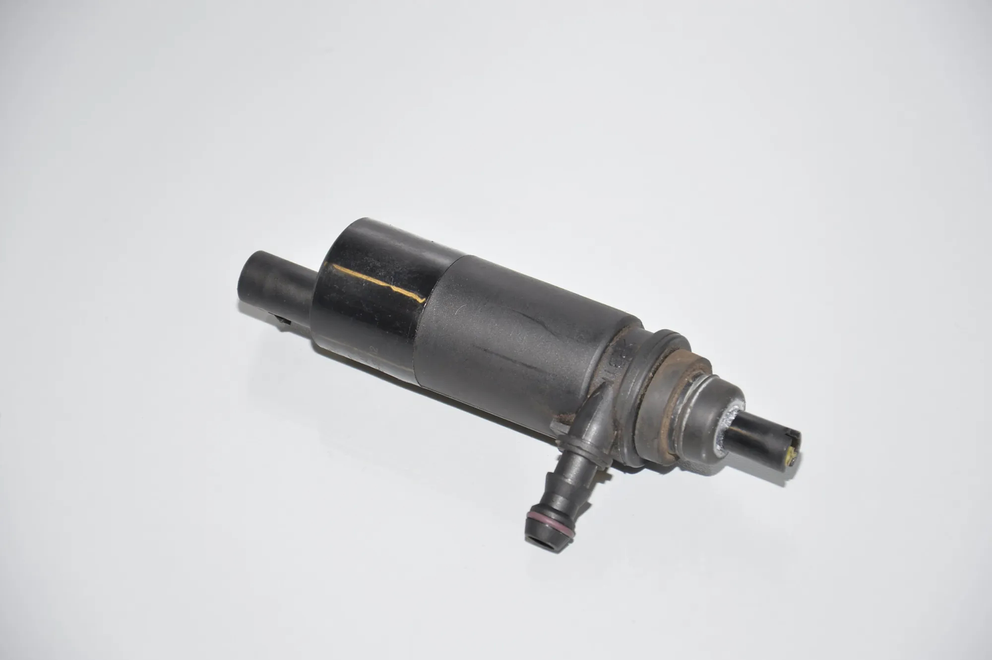 Washer Tank Motor – OEM 8377613 · BMW 5 (E39) BMW 5 (E39) 525 d 2000 – 3