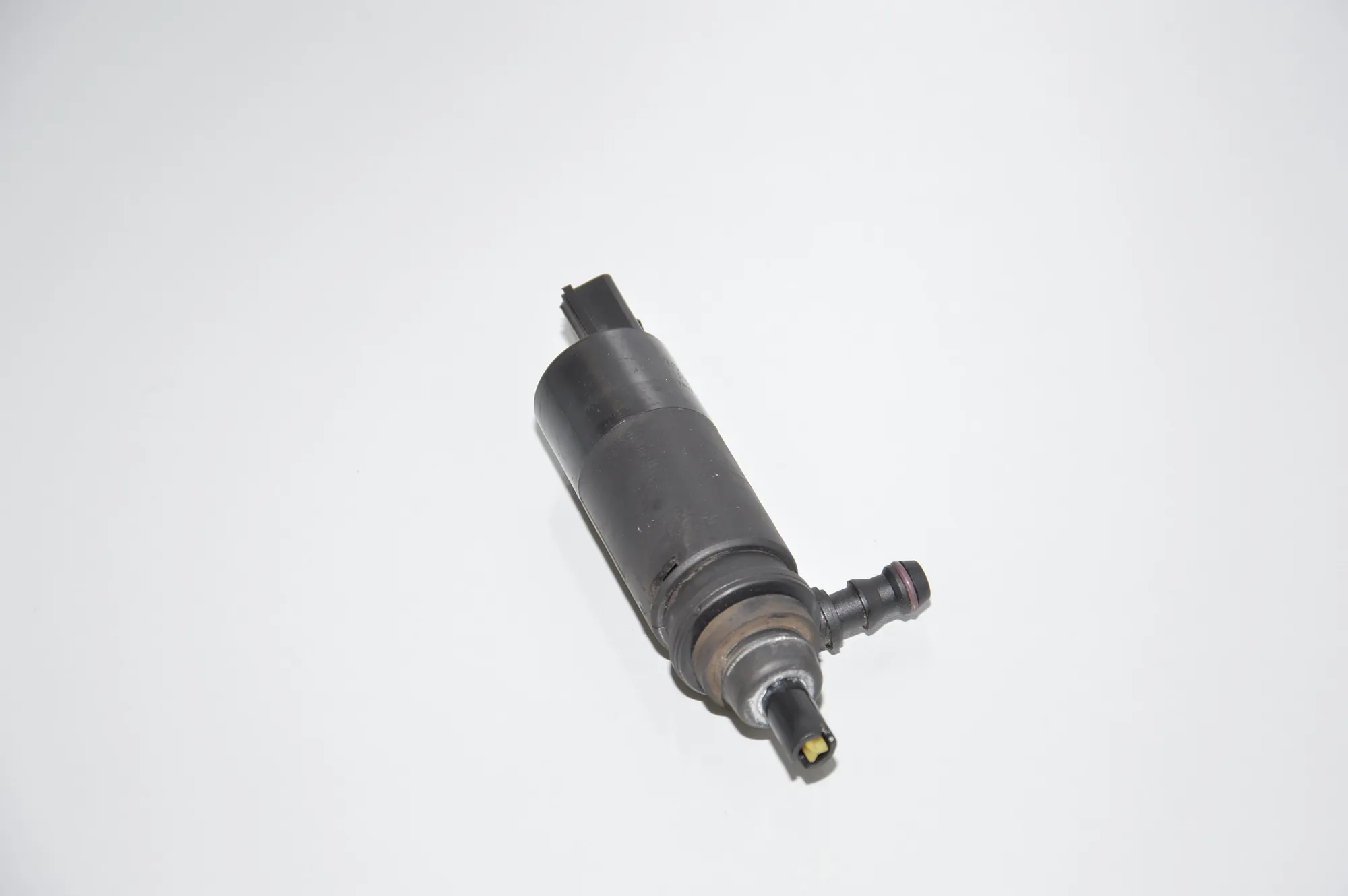 Washer Tank Motor – OEM 8377613 · BMW 5 (E39) BMW 5 (E39) 525 d 2000