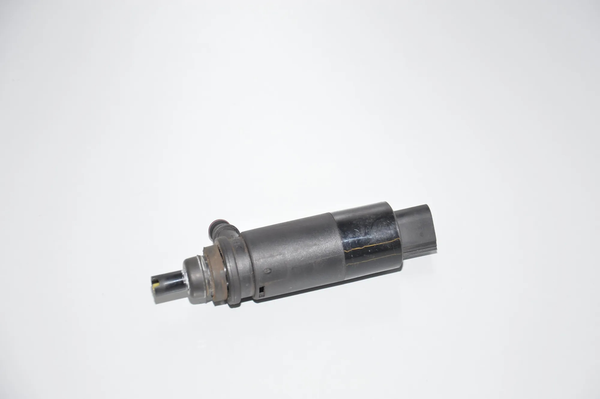 Washer Tank Motor – OEM 8377613 · BMW 5 (E39) BMW 5 (E39) 525 d 2000 – 2