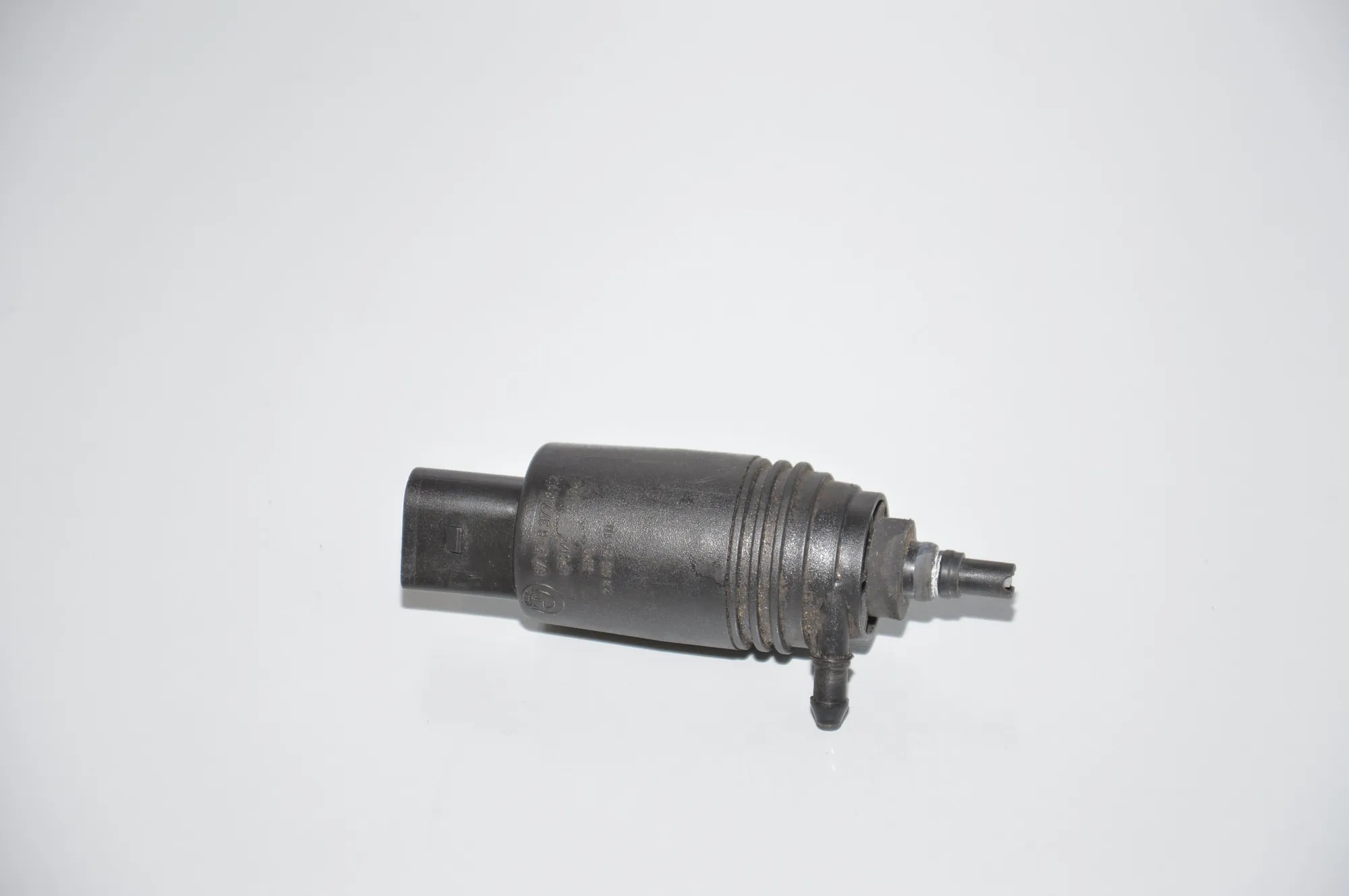 Washer Tank Motor – OEM 8377612 · BMW Z8 Roadster (E52) BMW Z8 Roadster (E52) 4.9 2000 – 2