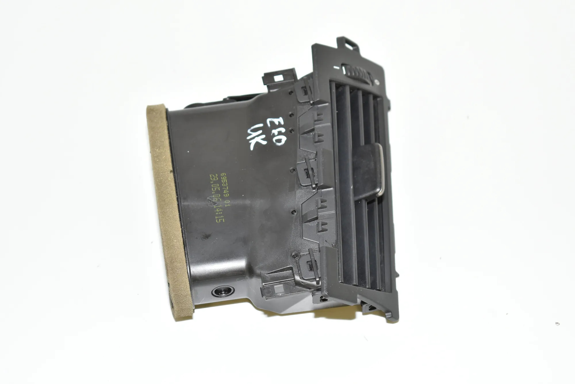 Dashboard Air Vents – OEM 6910731 · BMW 5 (E60) BMW 5 (E60) 530 d 2006 – 2