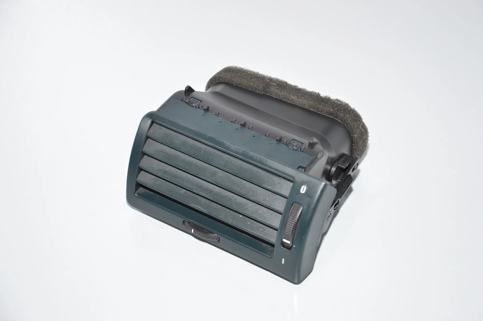 Dashboard Air Vents – OEM 8390114 · BMW 7 (E38) BMW 7 (E38) 735 i, iL 1997