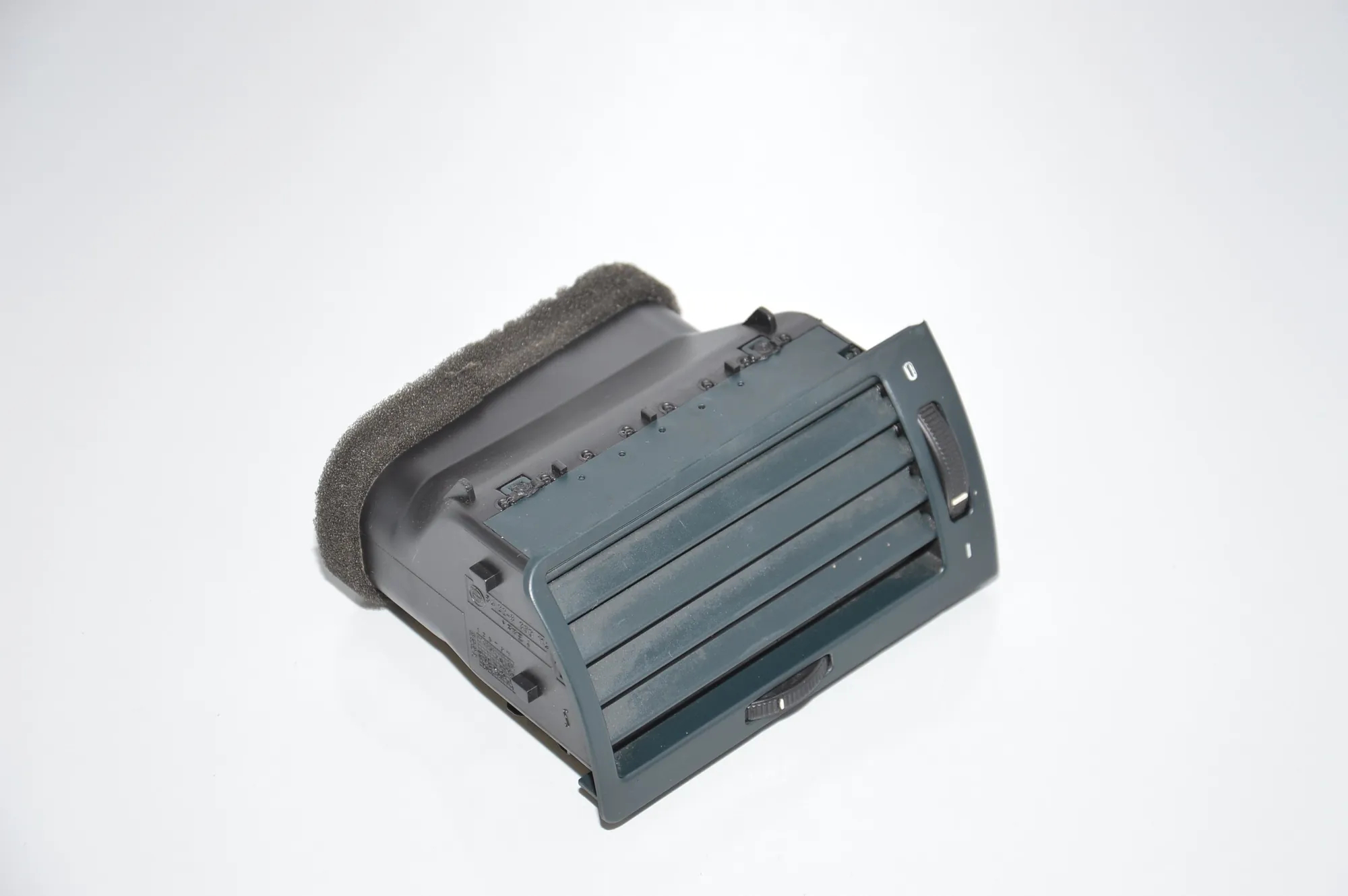 Dashboard Air Vents – OEM 8390114 · BMW 7 (E38) BMW 7 (E38) 735 i, iL 1997 – 2
