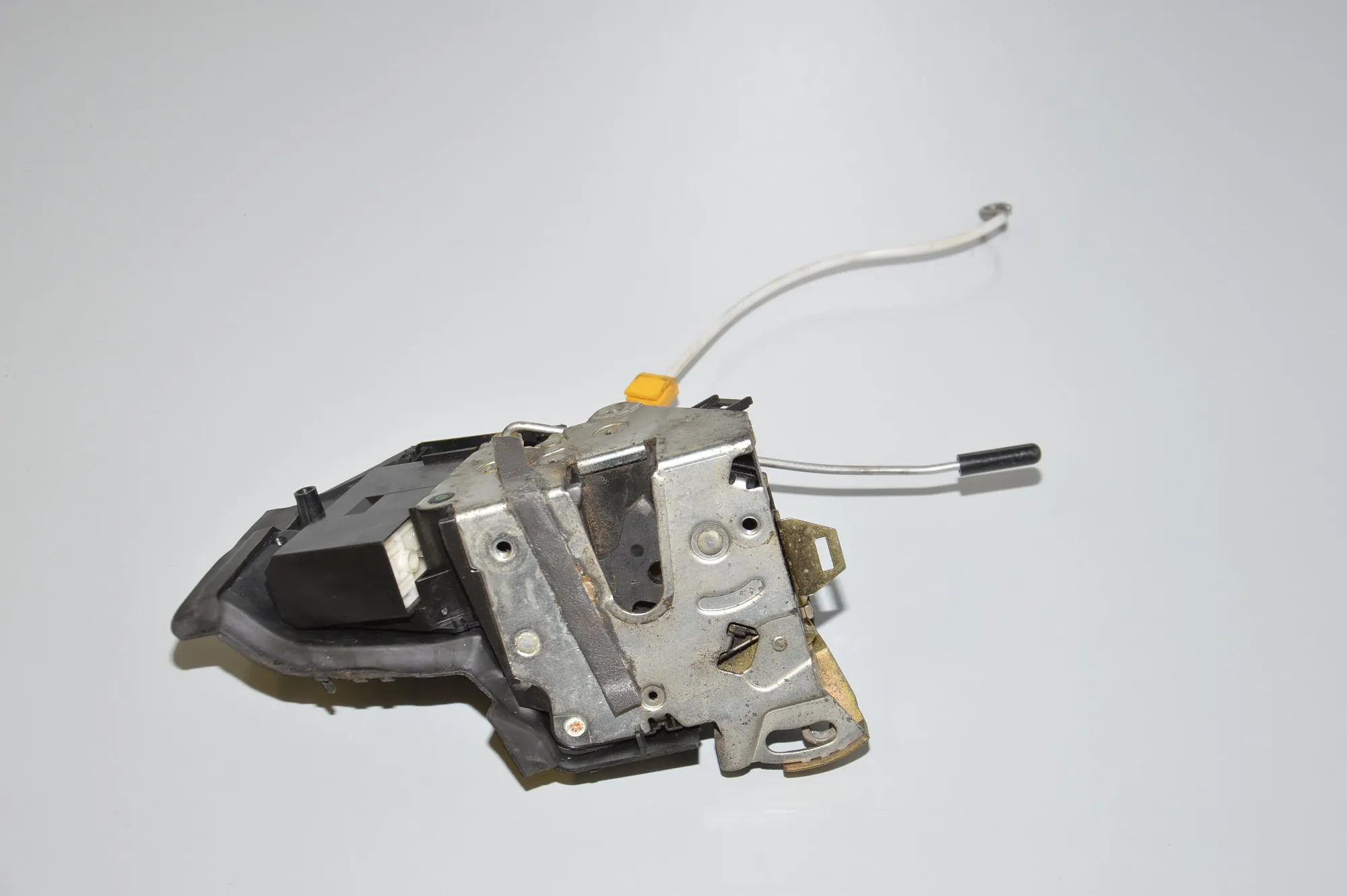 Front Left Door Lock – OEM 8235113 · BMW 5 Touring (E39) BMW 5 Touring (E39) 530 d 1999 – 3