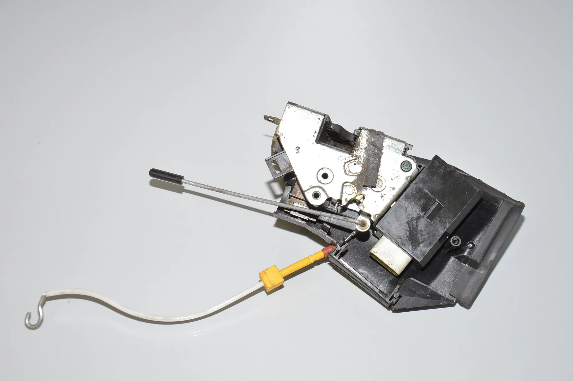 Front Left Door Lock – OEM 8235113 · BMW 5 Touring (E39) BMW 5 Touring (E39) 530 d 1999 – 2