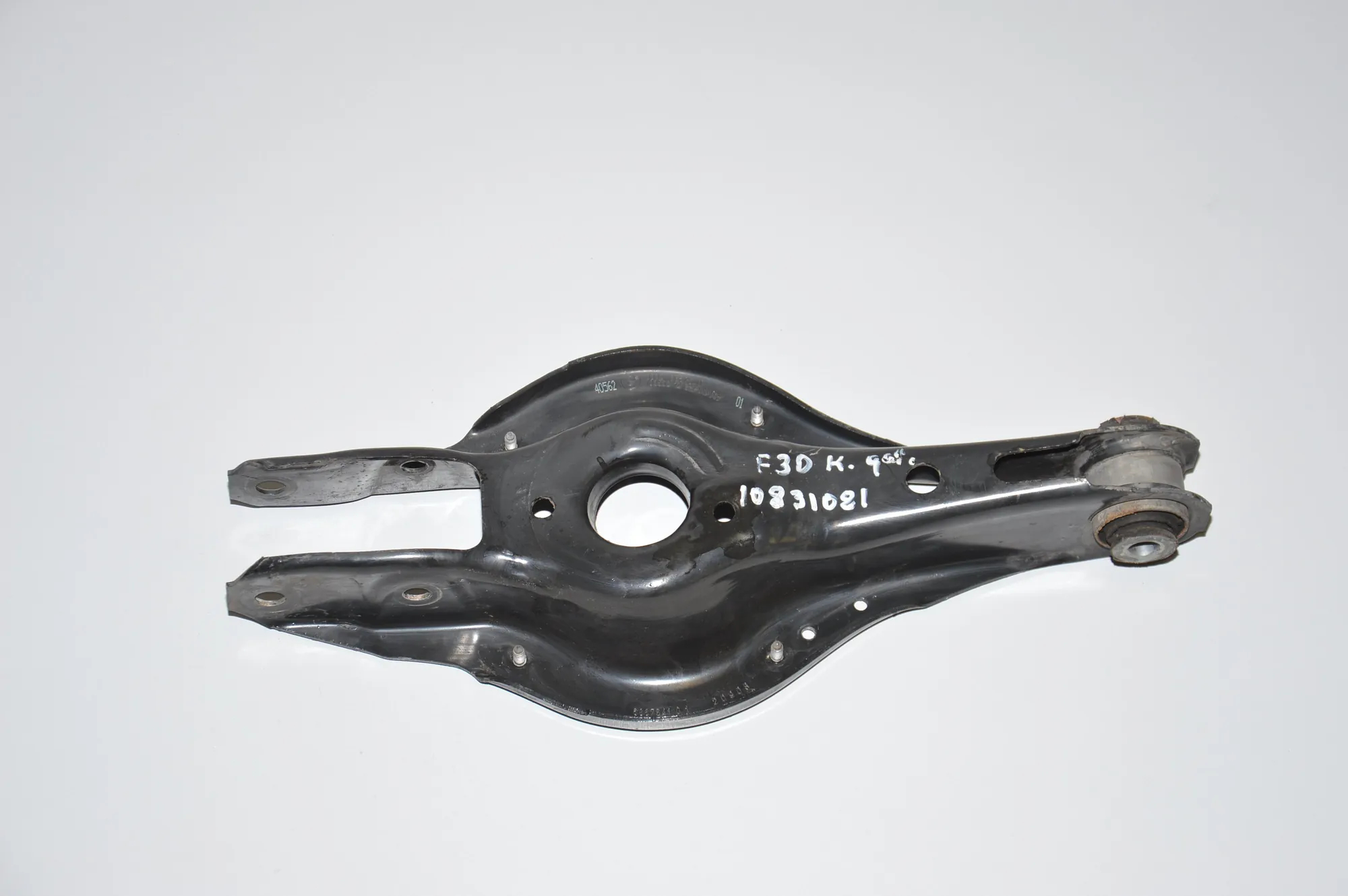 Rear Left Lower Control Arm – OEM 6867540 · BMW 3 (F30, F80) 330 d xDrive 2014 – 4