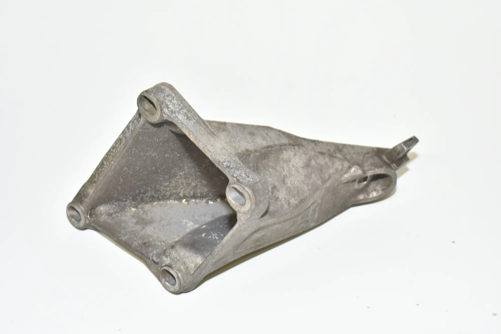 Right Side Engine Bracket – OEM 6754616 · BMW 7 7 (E65, E66, E67) (2001 - 2009) 750 i, Li (2005 - 2008, 4.8 L, 270 kW) 2006 – 3