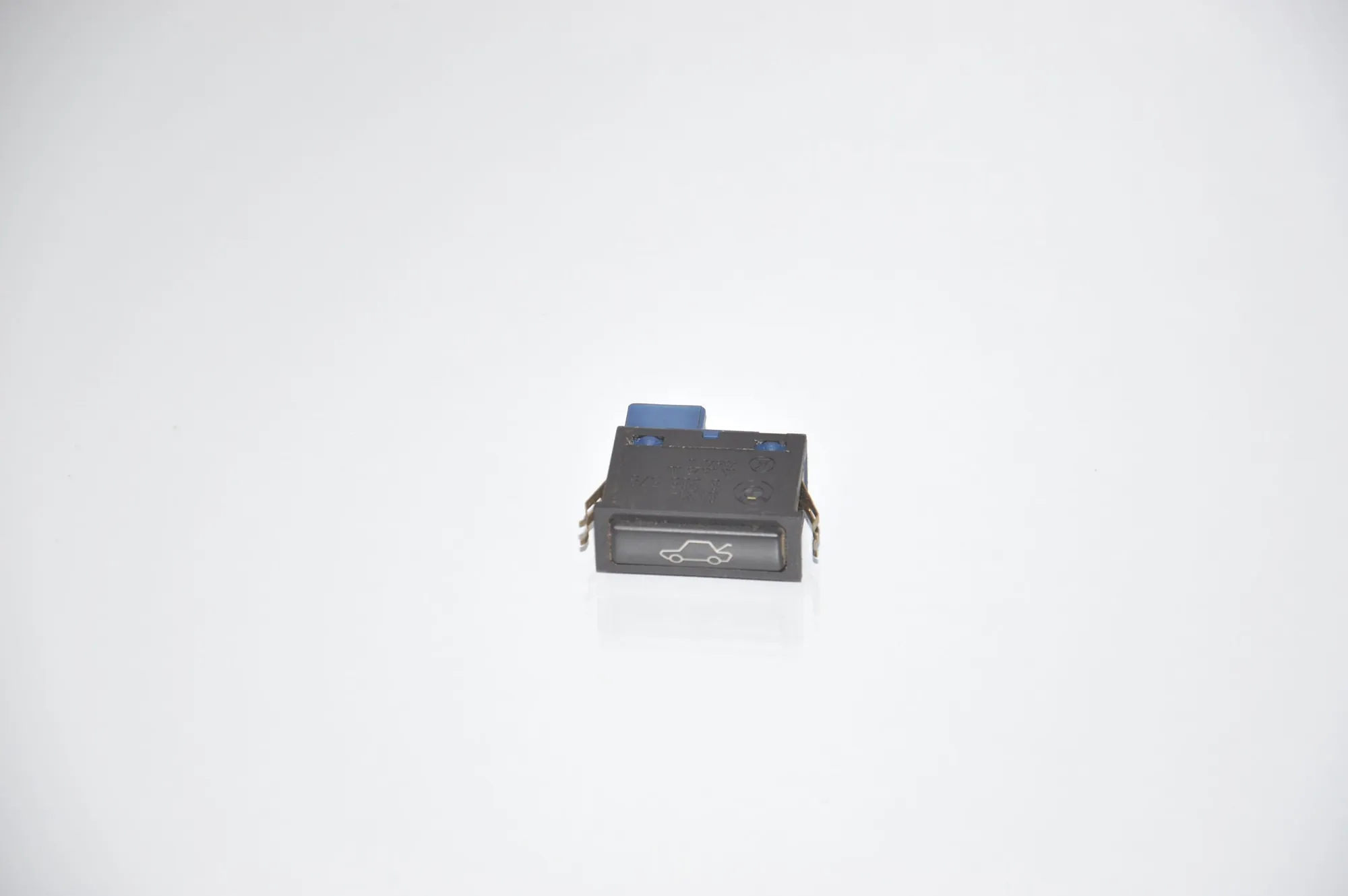 Tailgate Open Switch – OEM 8365579 · BMW 5 Touring (E39) 530 d 2000