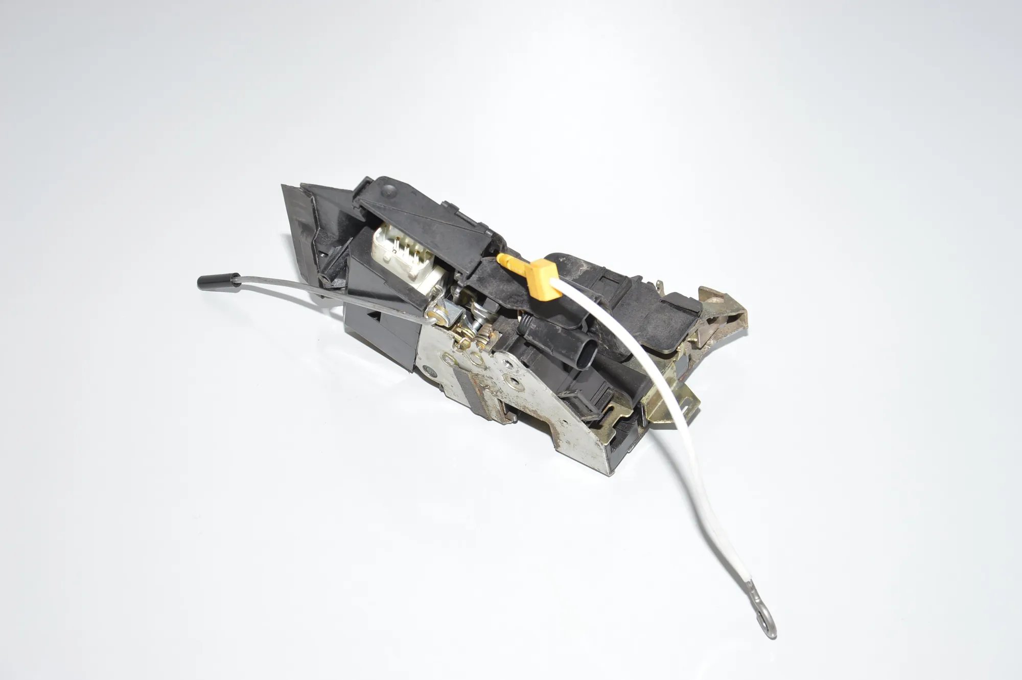 Front Left Door Lock – OEM 8352165 · BMW 5 Touring (E39) 530 d 2000 – 4
