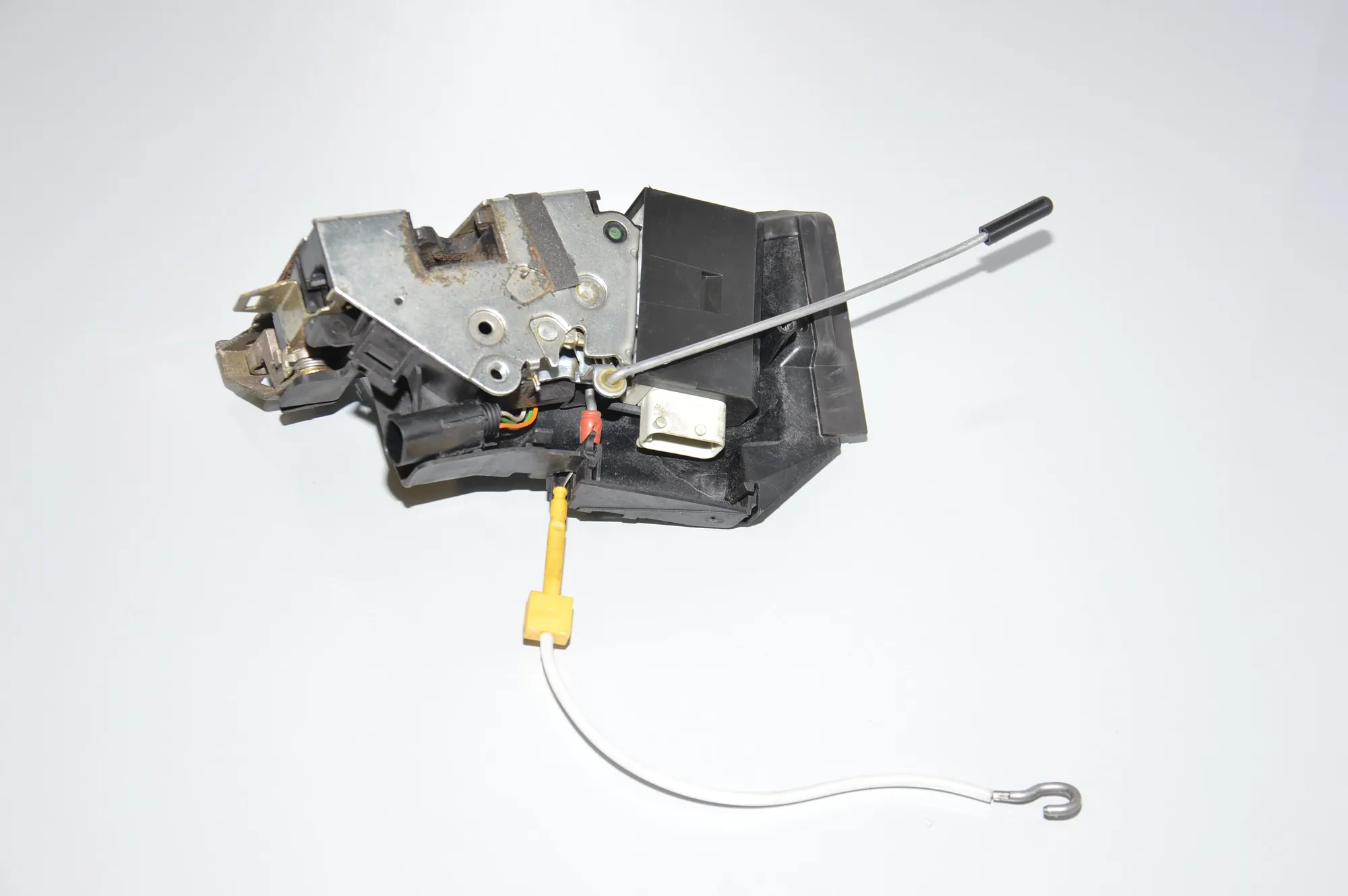 Front Left Door Lock – OEM 8352165 · BMW 5 Touring (E39) 530 d 2000 – 2