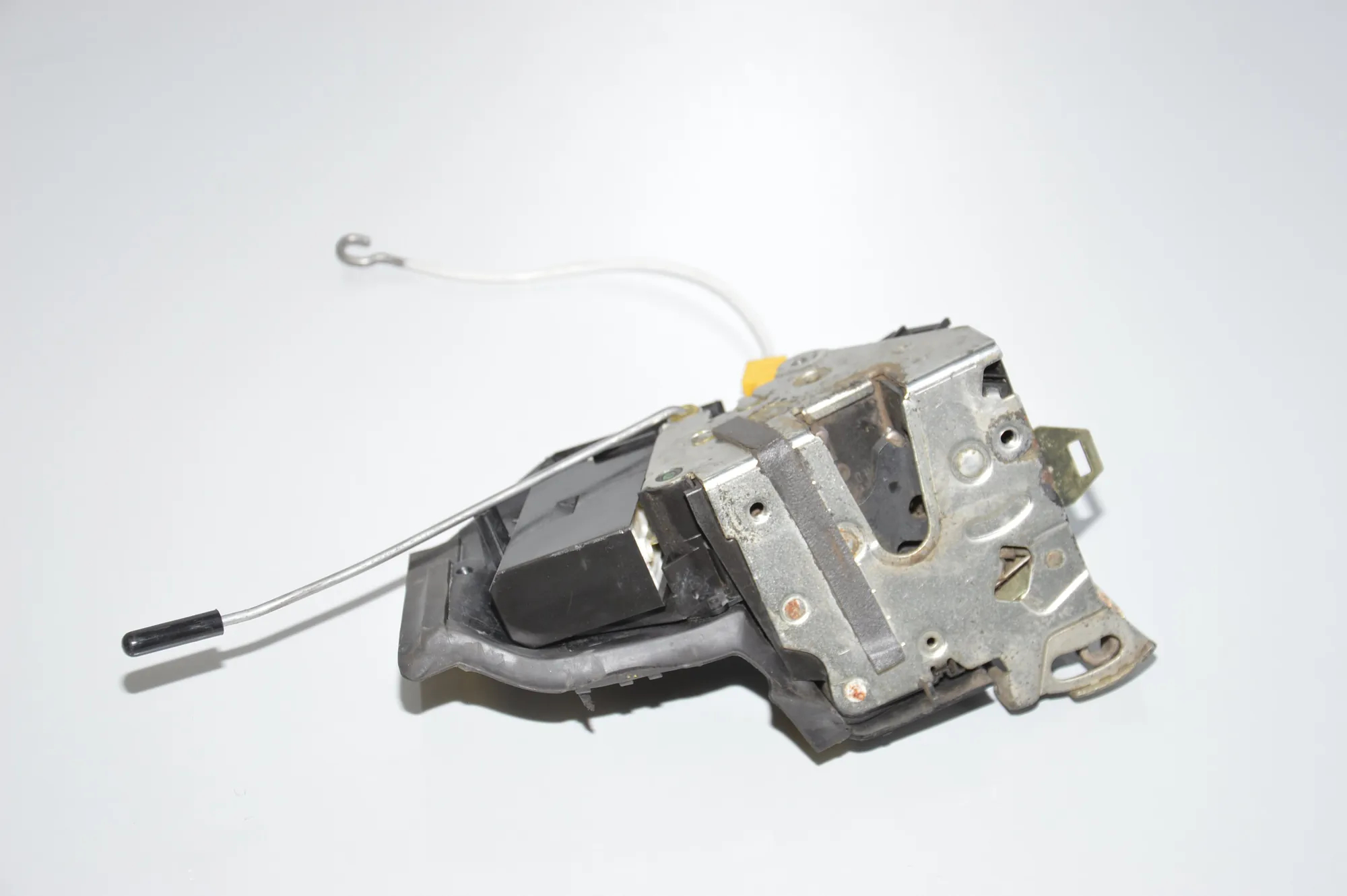 Front Left Door Lock – OEM 8352165 · BMW 5 Touring (E39) 530 d 2000 – 3