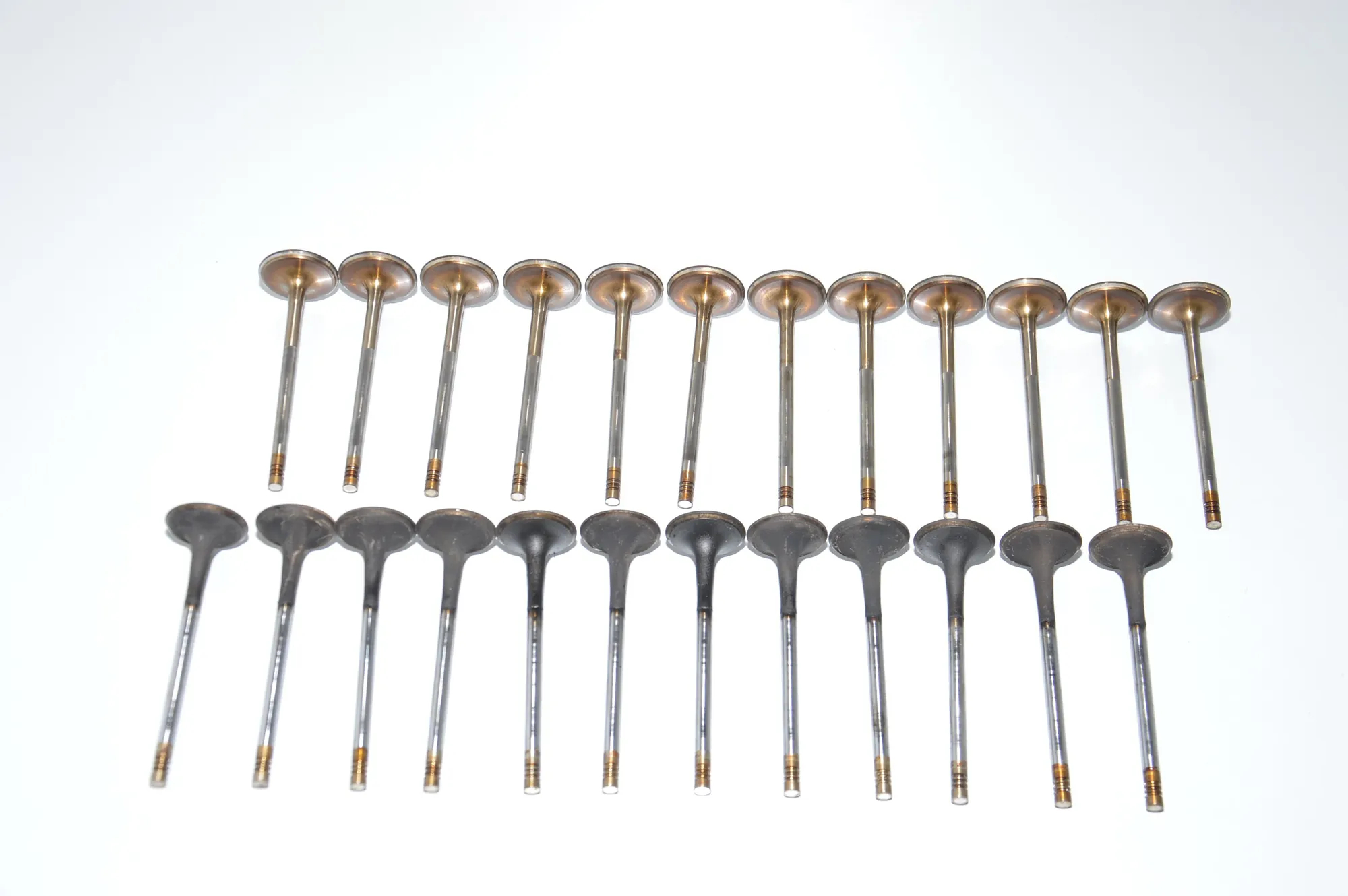 Intake Valves – OEM 7505731 · BMW 5 (E39) BMW 5 (E39) 525 i 2002 – 2