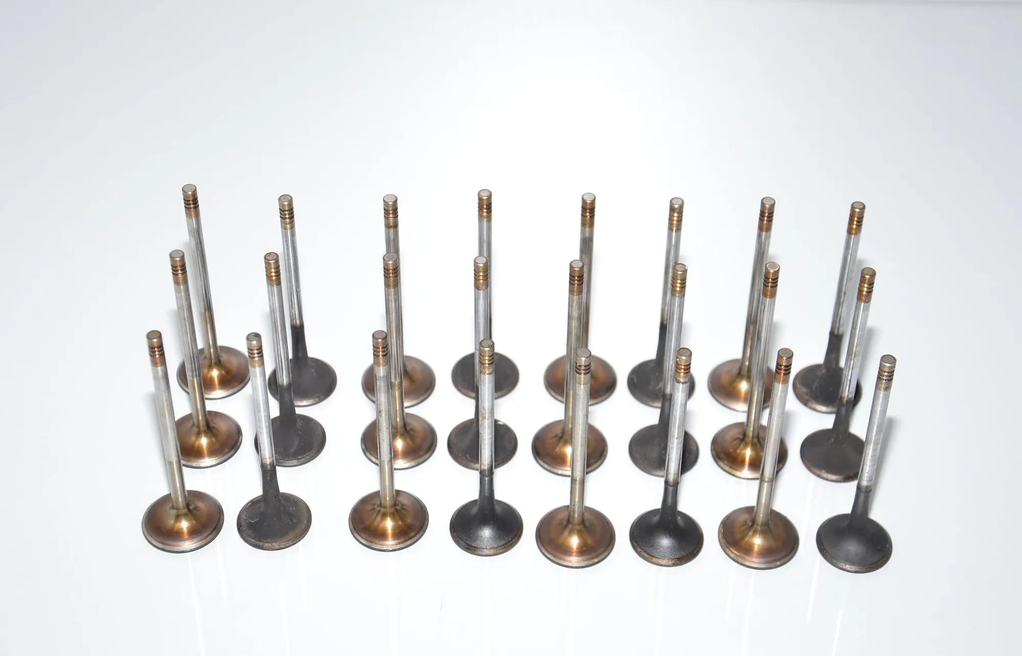 Intake Valves – OEM 7505731 · BMW 5 (E39) BMW 5 (E39) 525 i 2002 – 3