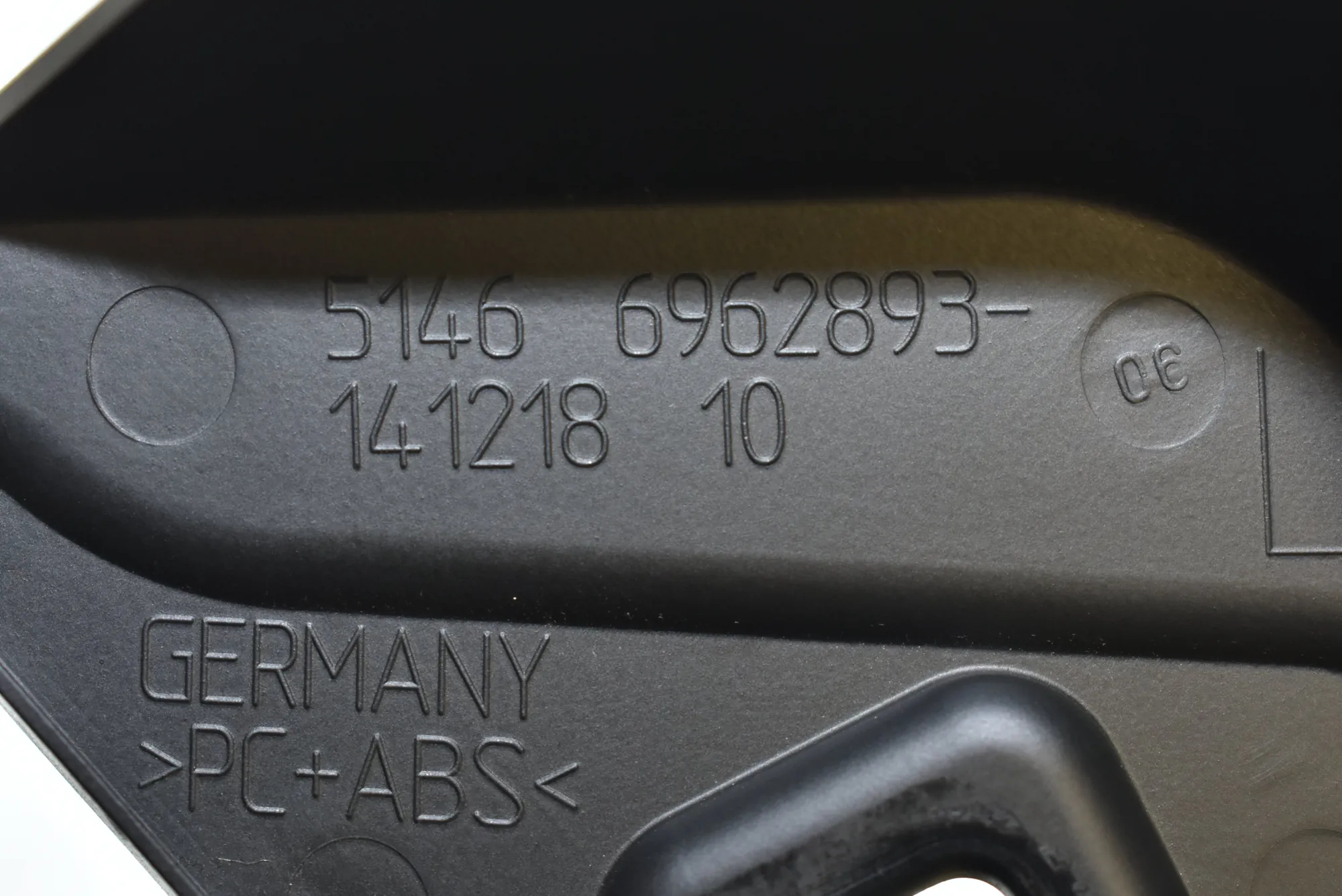 Other Interior Parts – OEM 6962893 · BMW 1 Cabrio (E88) 120 d 2008 – 4