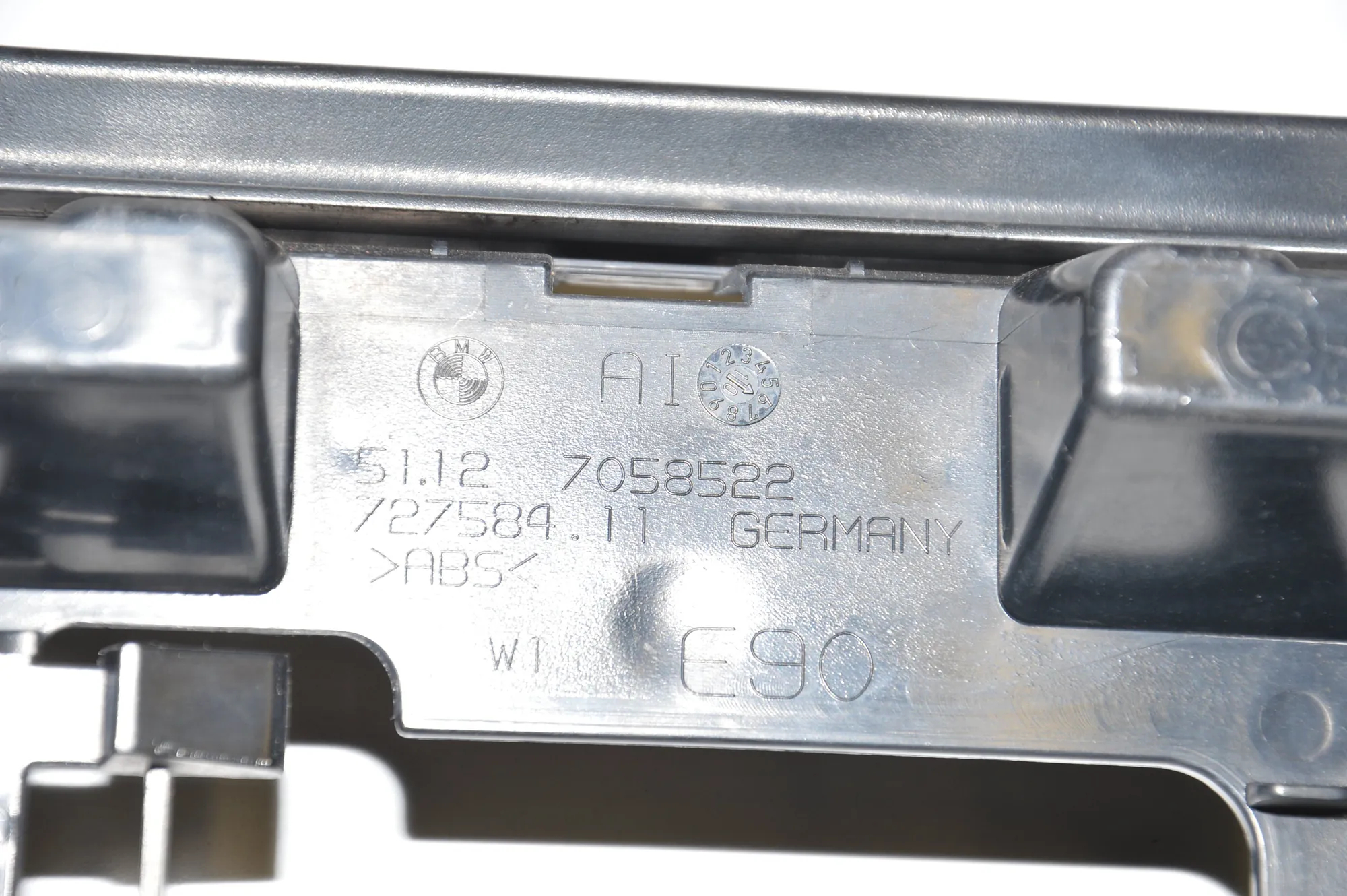 Rear Bumper Middle Bracket – OEM 7058522 · BMW 3 (E90) 318 d 2009 – 5