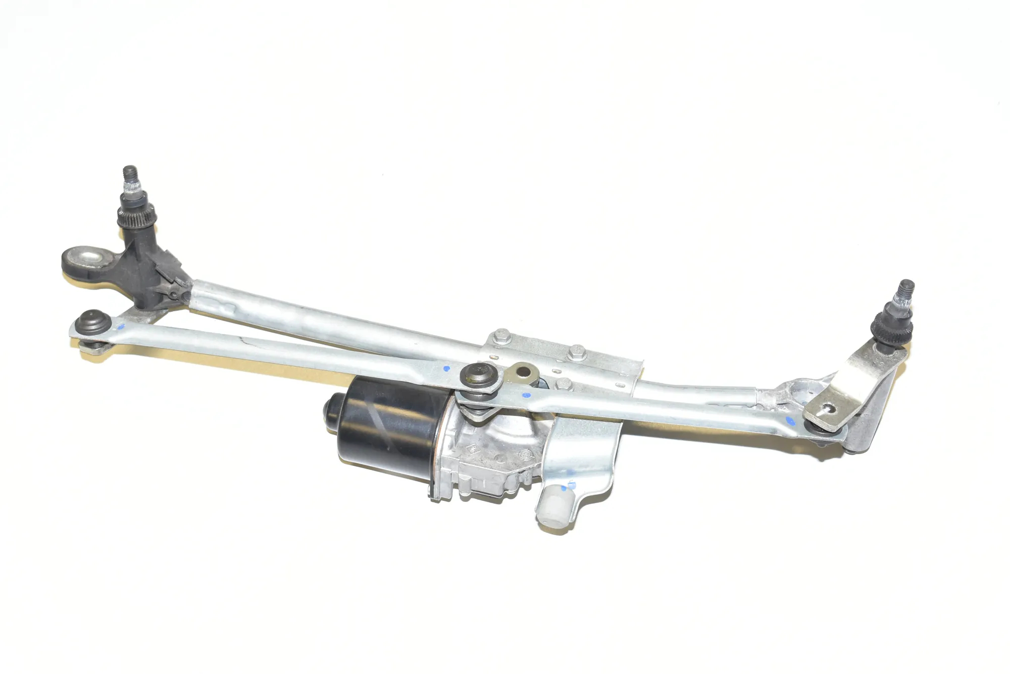 Front Windshield Wiper Mechanism – OEM 7193037 · BMW 1 Cabrio (E88) 120 d 2008