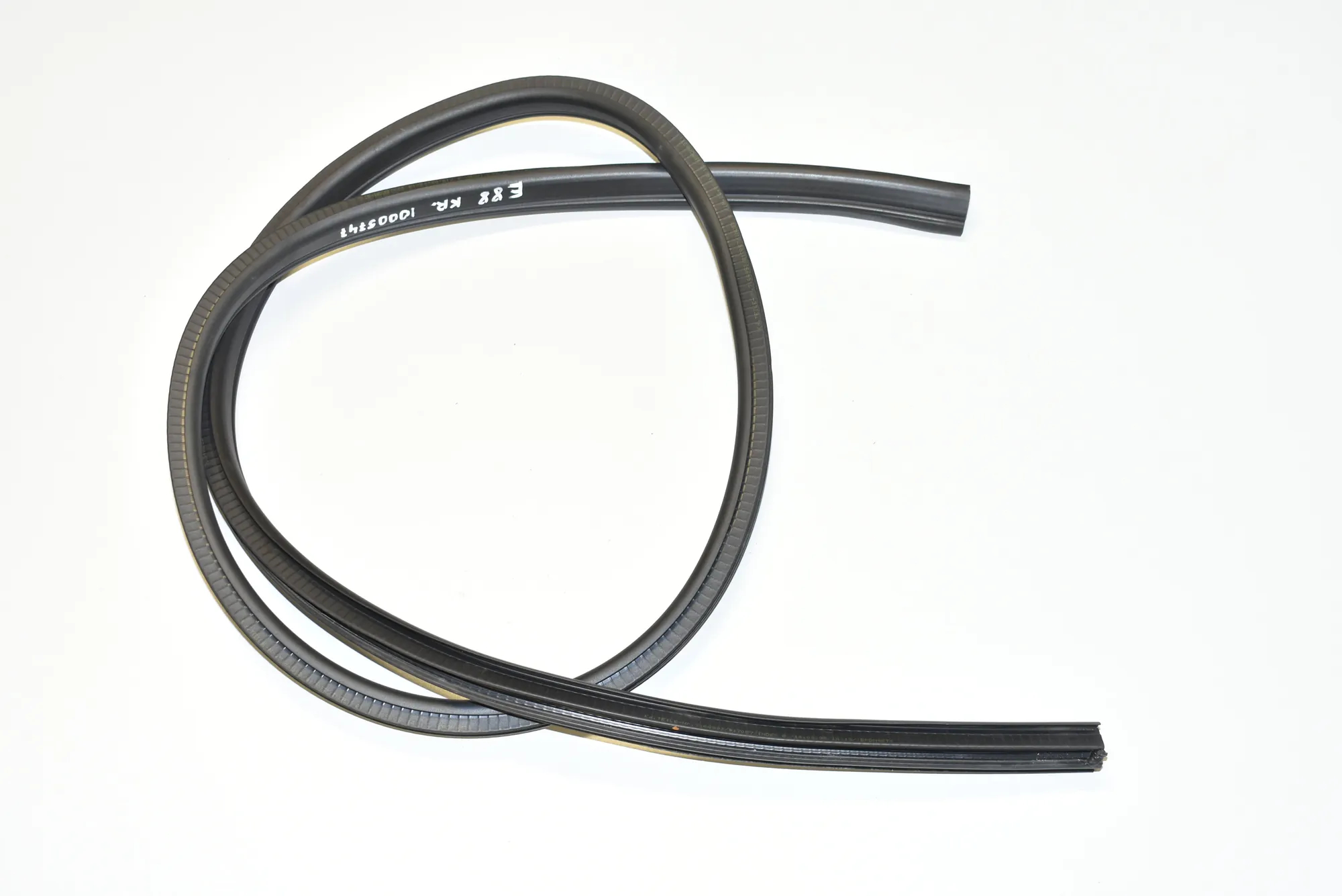 Front Left Door Seal Rubber – OEM 7164993 · BMW 1 Cabrio (E88) 120 d 2008 – 2