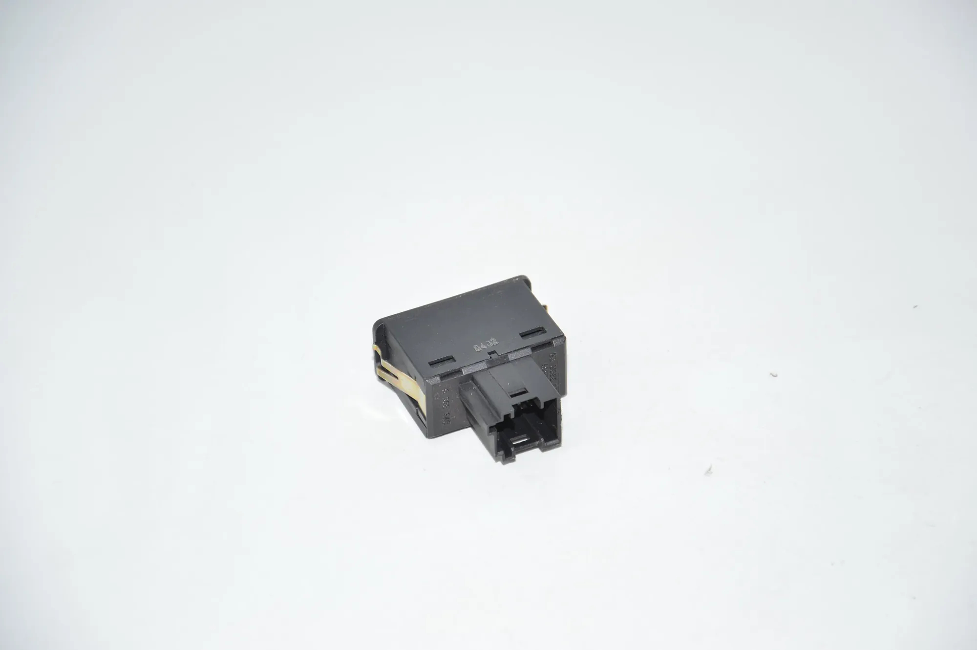 USB/AUX-In Socket Port – OEM 8368346 · BMW X5 (E53) 4.6 is 2002 – 3
