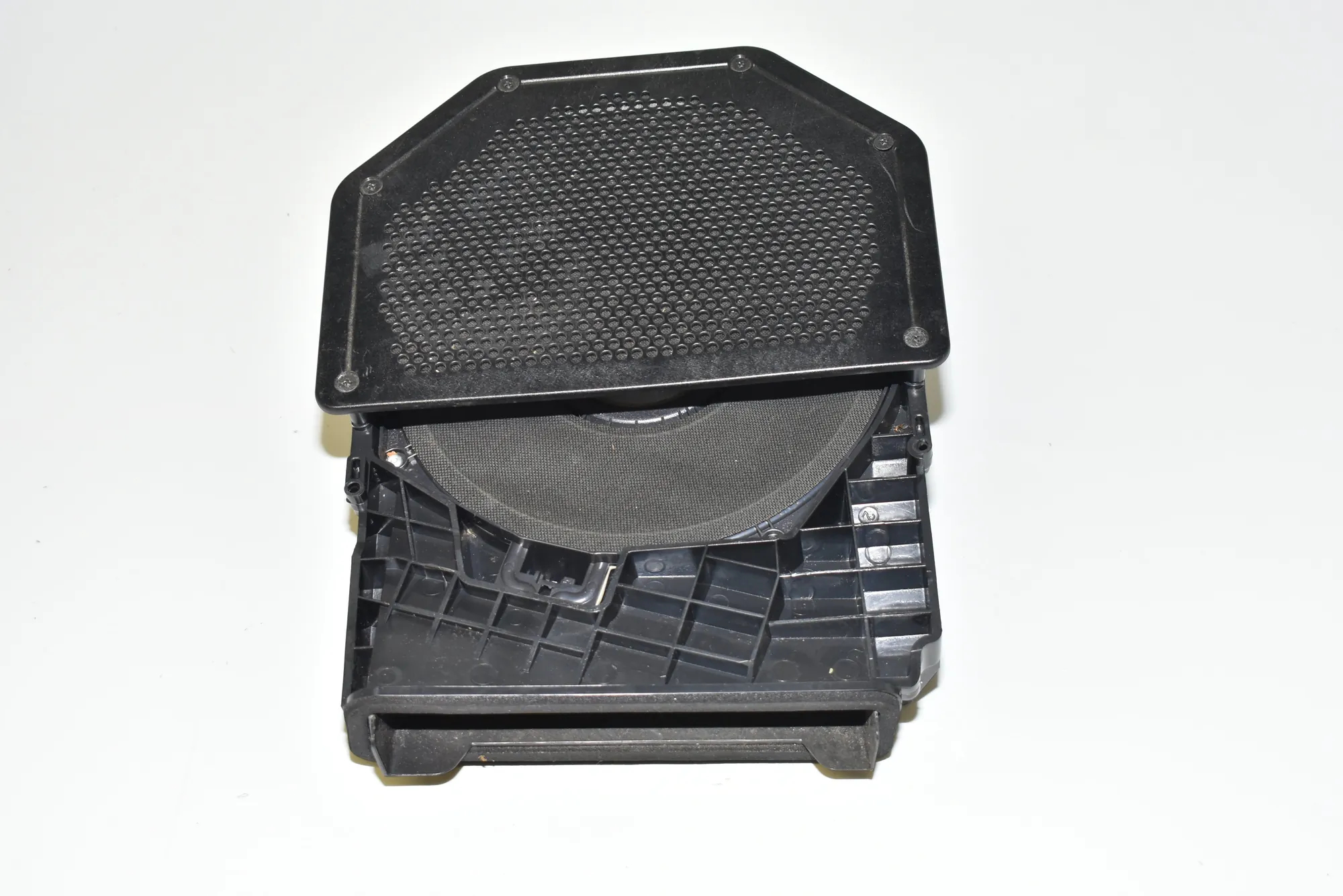 Right Side Floor Subwoofer – OEM 43040741982 · BMW 1 Cabrio (E88) 120 d 2008 – 2