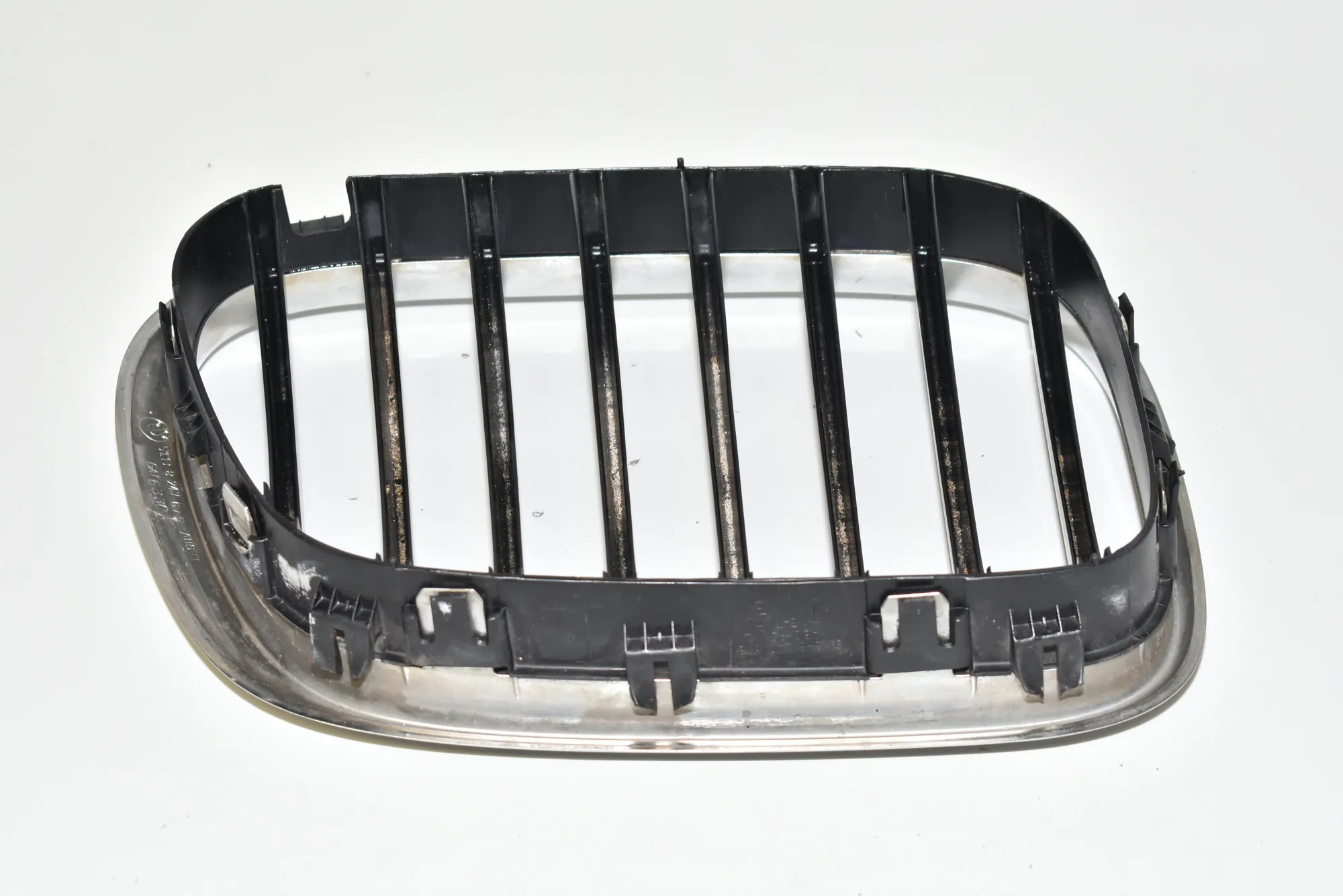 Front Left Grill – OEM 8247673 · BMW X1 (E84) sDrive 20 d 2009 – 5